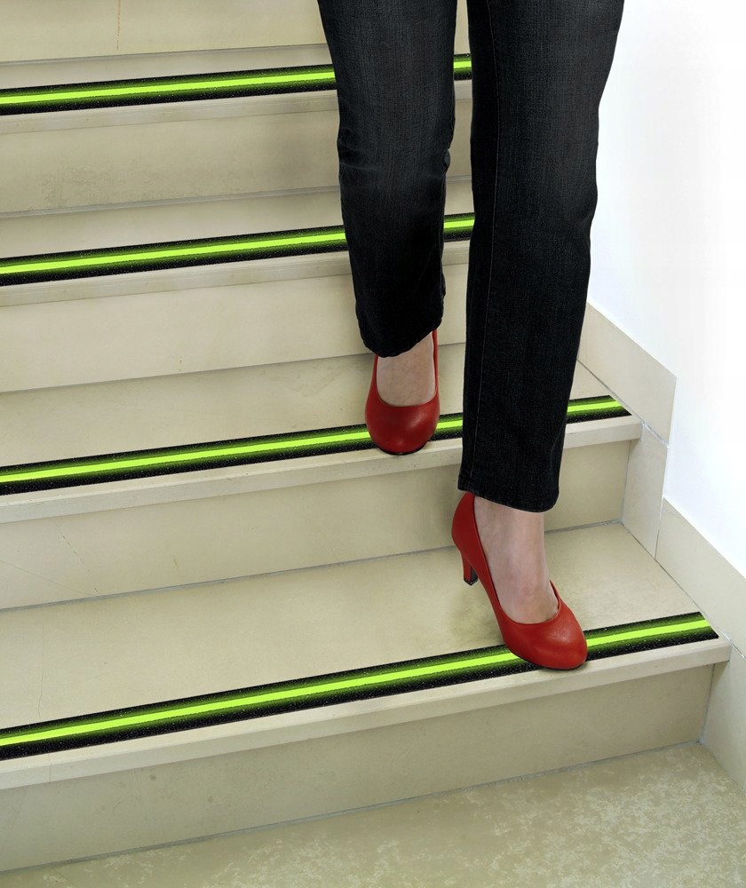 SAMOPRZYLEPNA TAŚMA ANTYPOŚLIZGOWA Z ODBLASKIEM 3m Długość 300 cm