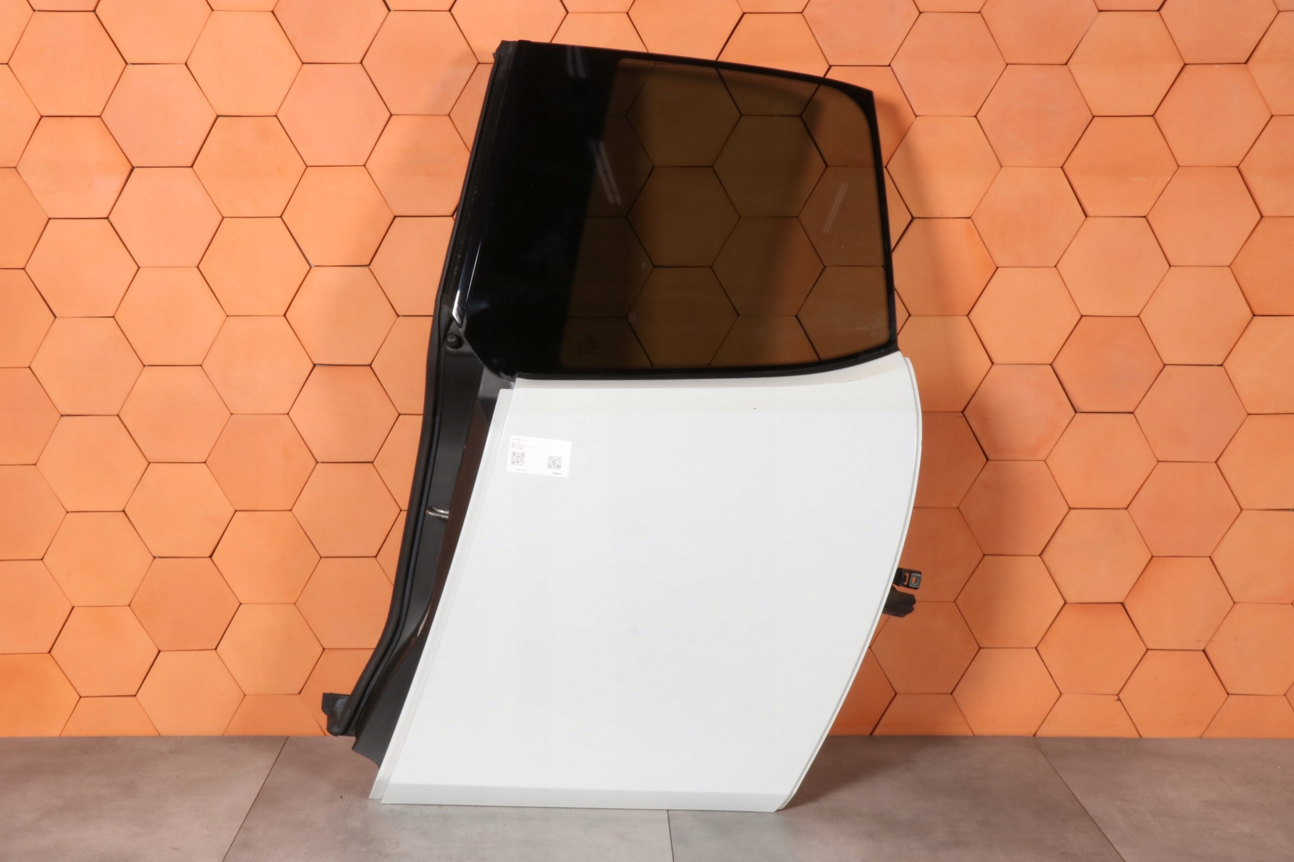 BMW i3 I01 door left rear part rear. windows complete B85 CAPPARIS WEISS