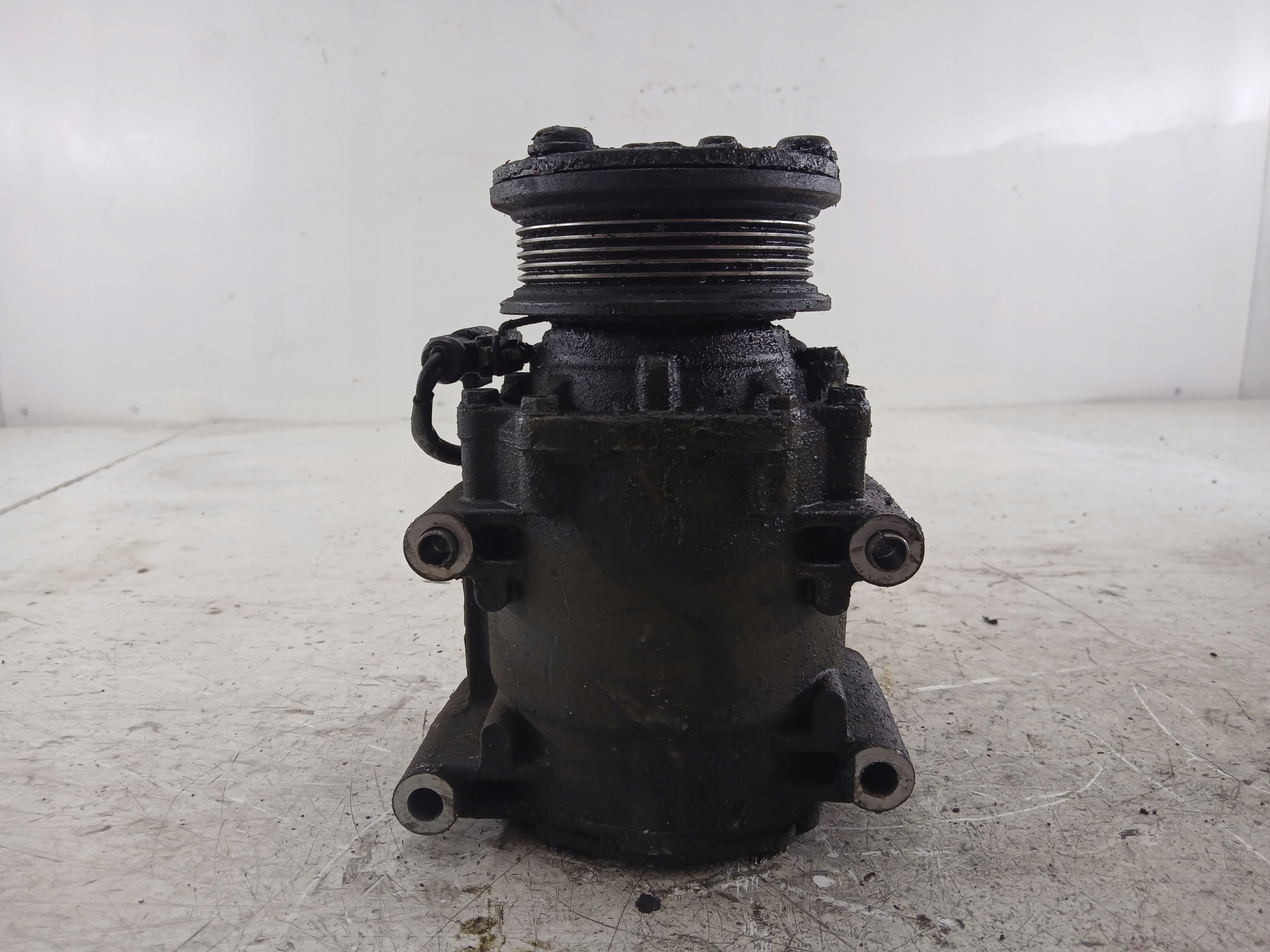 FORD MONDEO MK3 1.8 compressor; compressor of the air conditioning 1S7H19D629CD