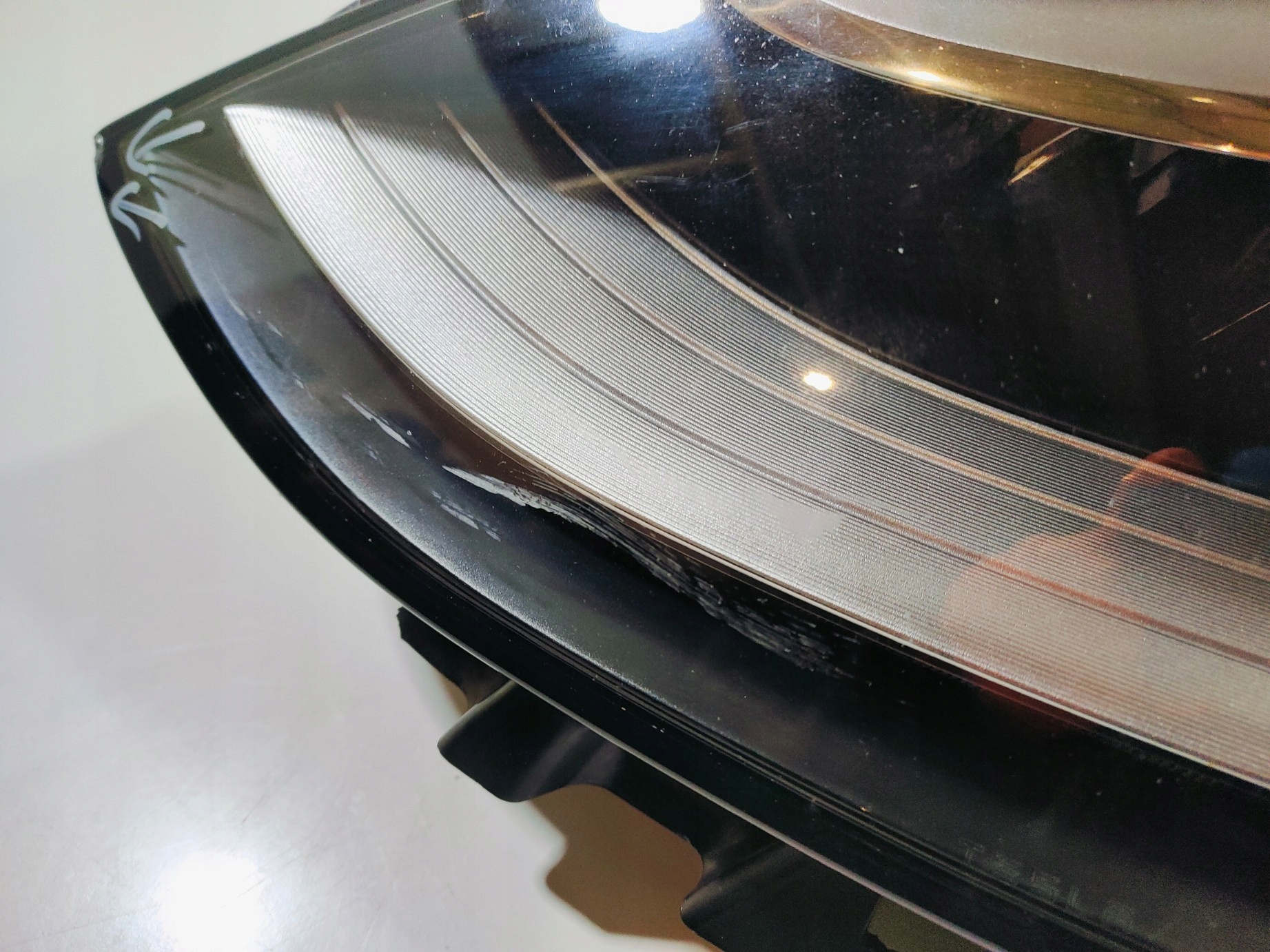 Tesla Model 3 2017- Reflektor lewy FULL LED 1077375-00-C Rodzaj świateł mijania LED