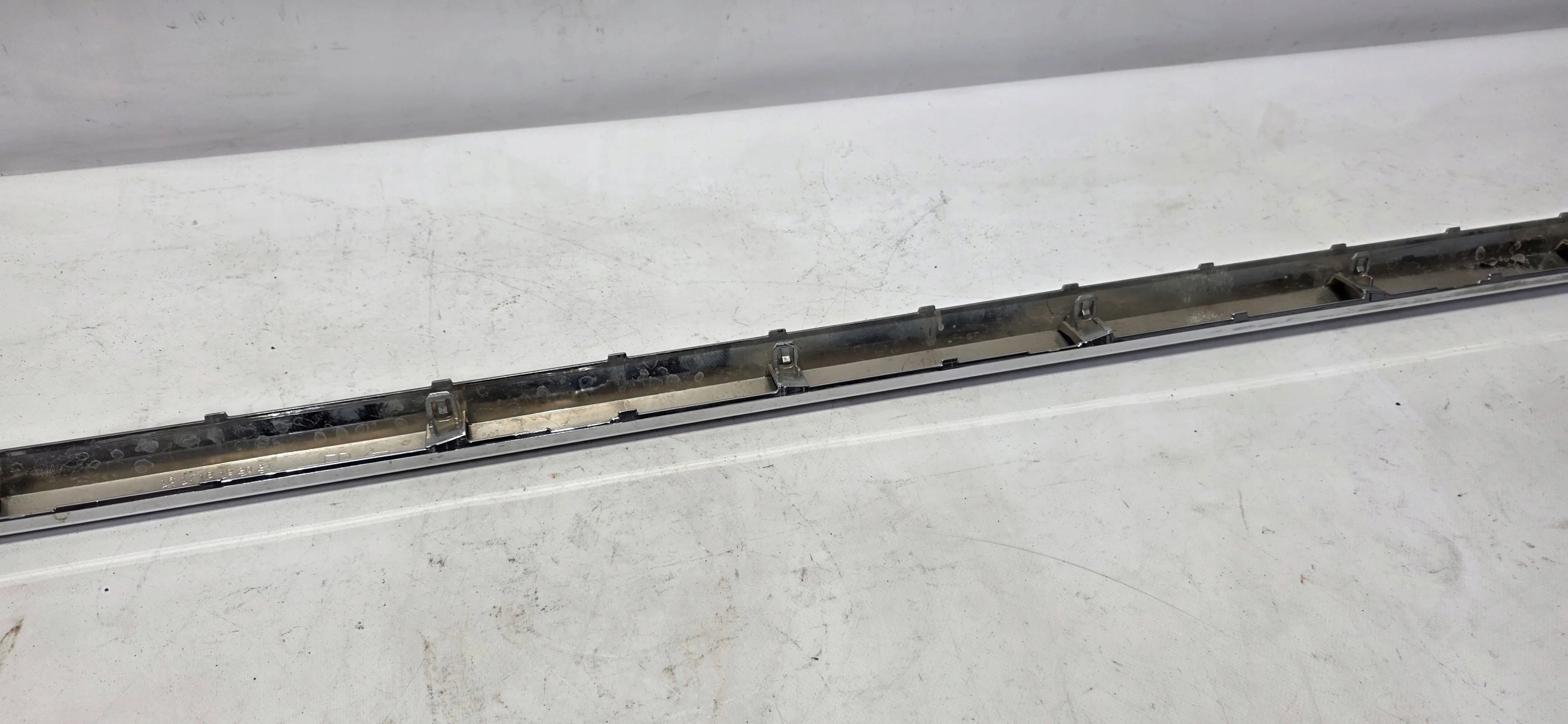 lišta pravá PRAHU LEXUS LS 18- originál 75857-50010
