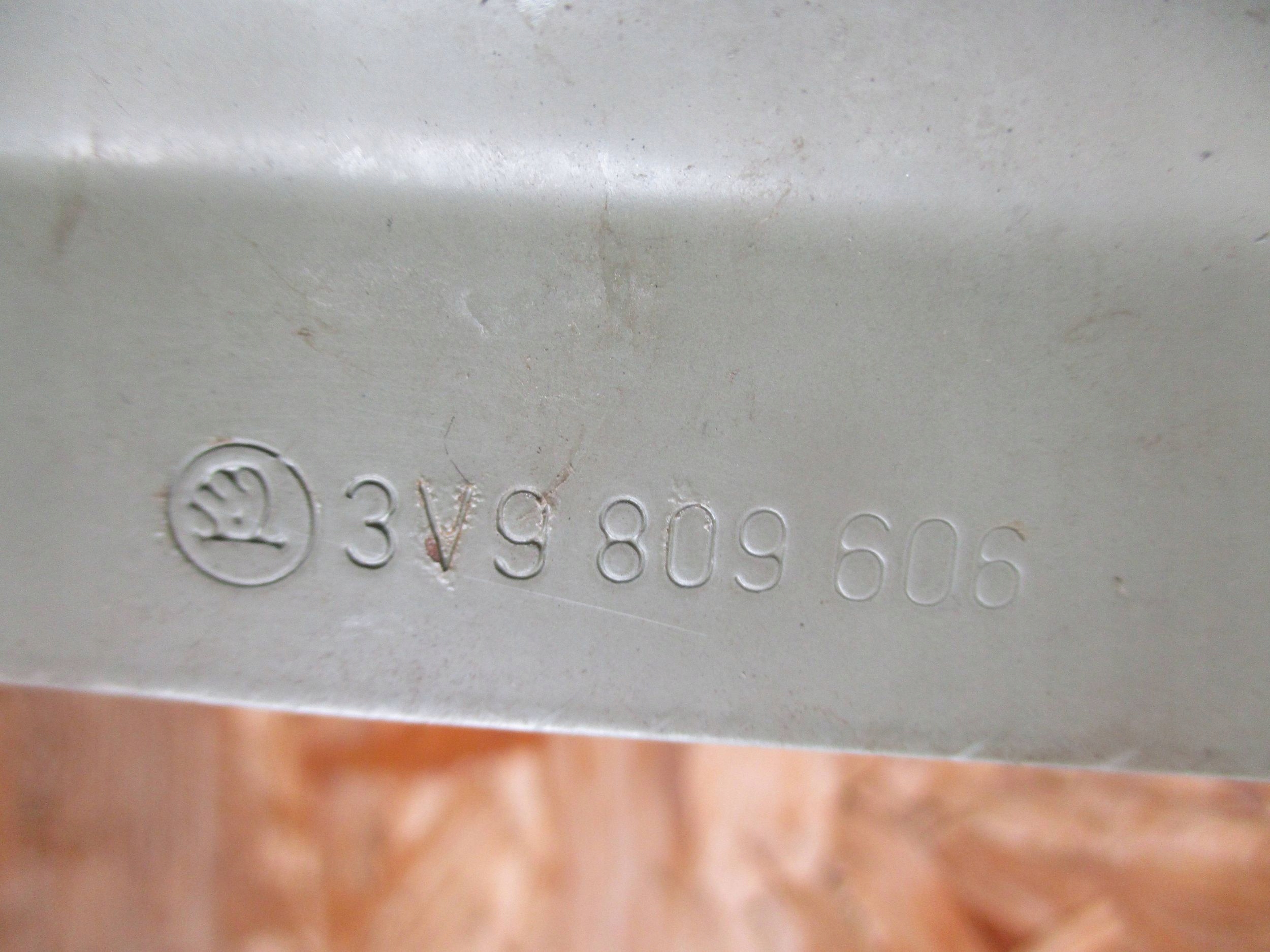 threshold front right SKODA SUPERB 3V