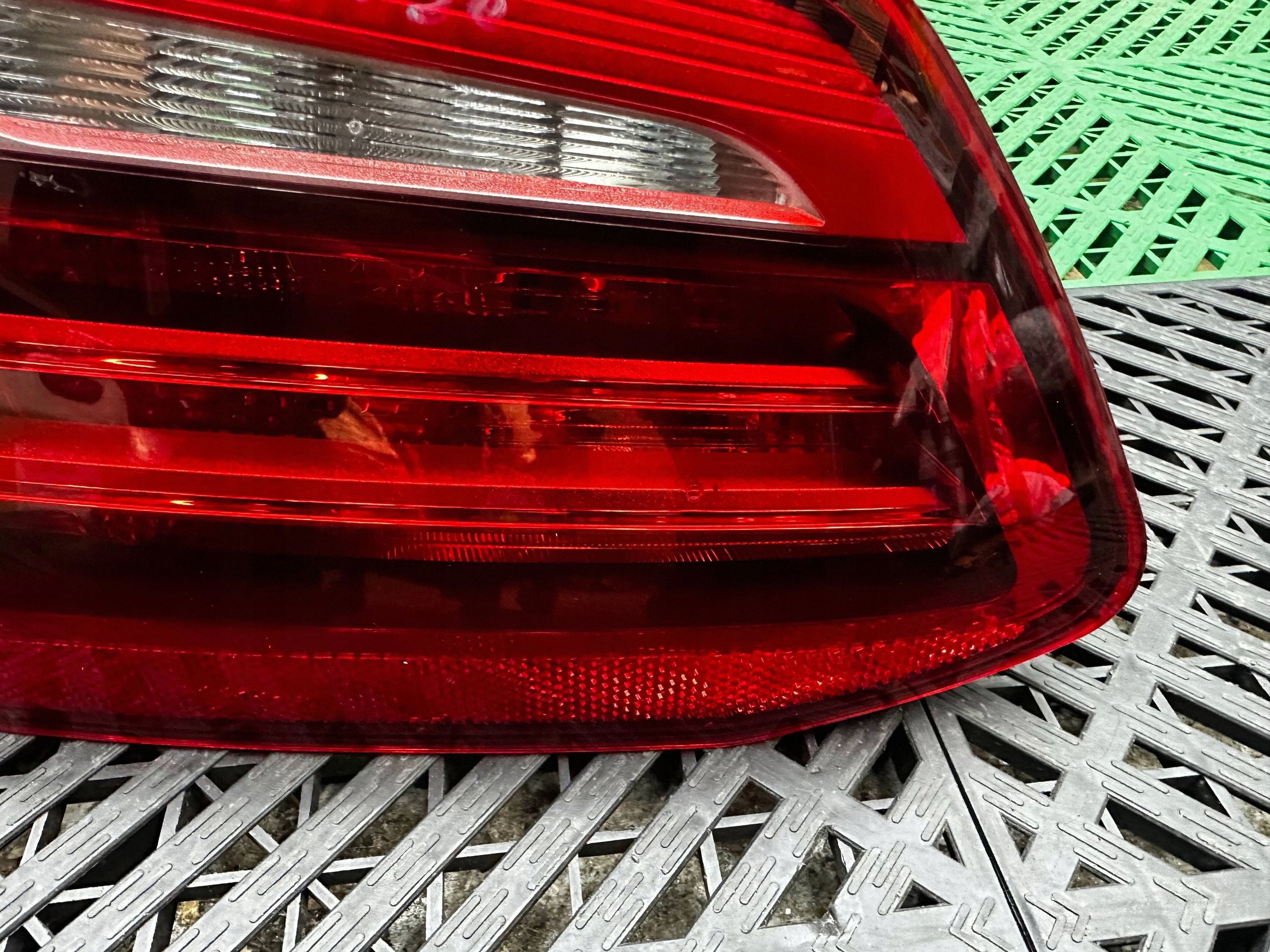 light rear w klapie rear part side left BMW 2 F45 7311031