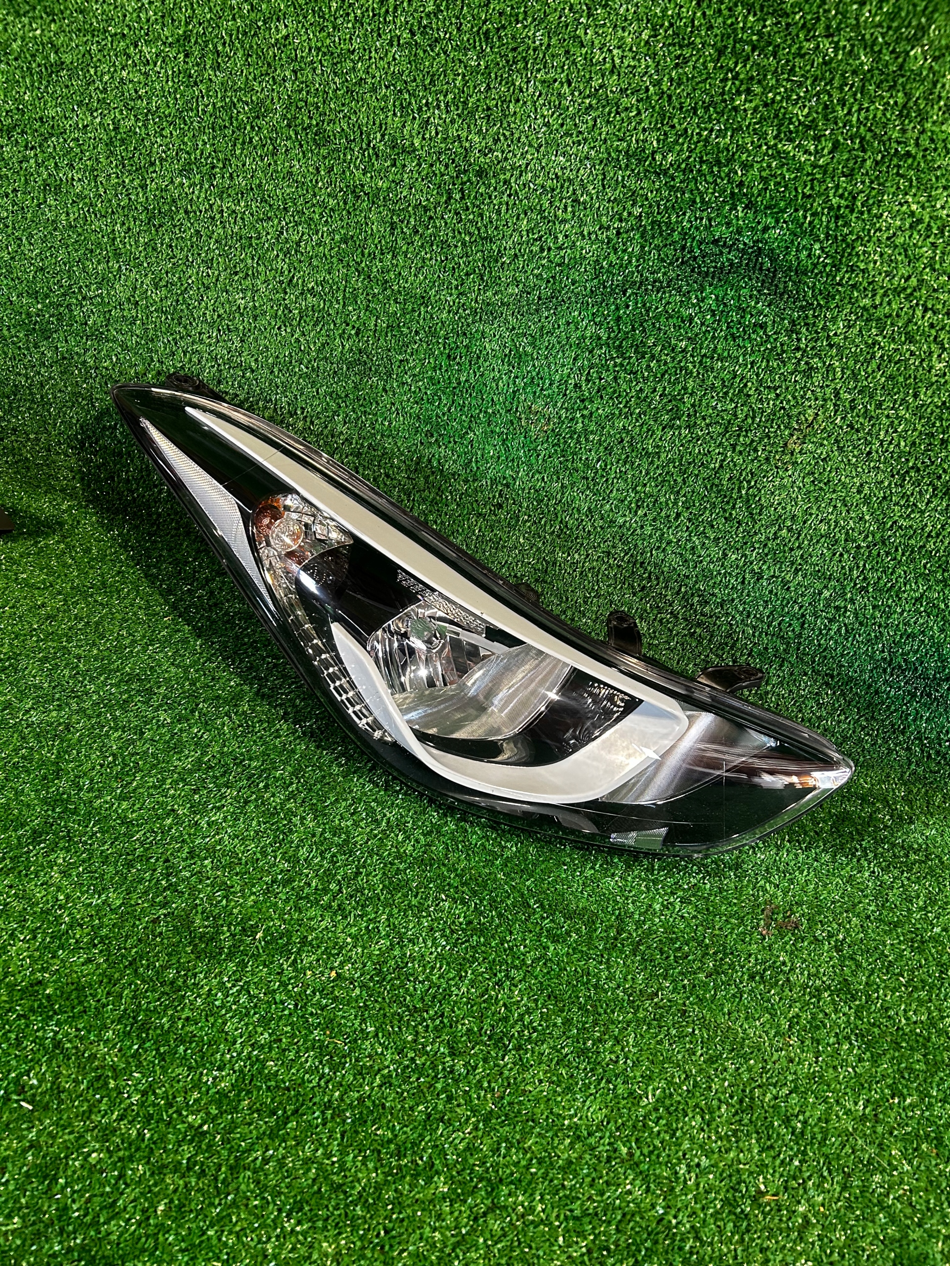 REFLEKTOR right HYUNDAI ELANTRA 11- 92102-3x