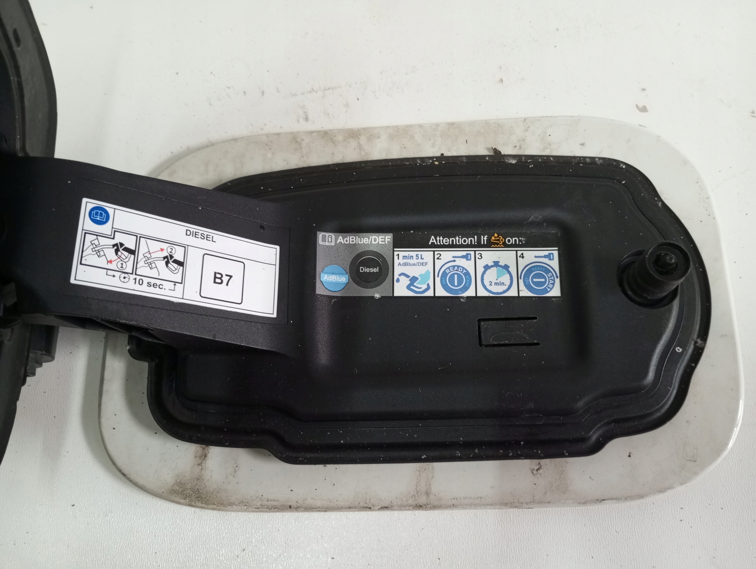Volet trappe carburant Carburant JEEP COMPASS 52156911