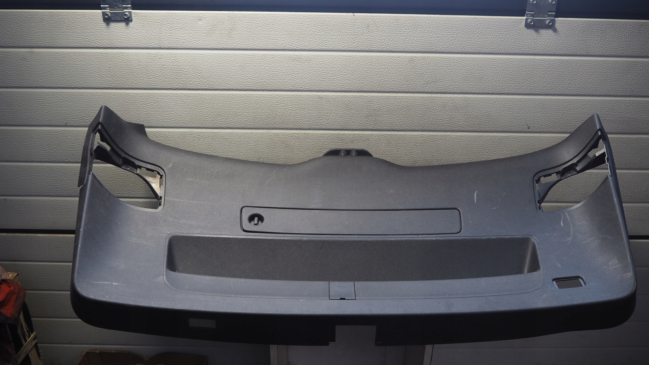 AUDI Q5 8R OSŁONA KLAPY BAGAŻNIKA 8R0867979B