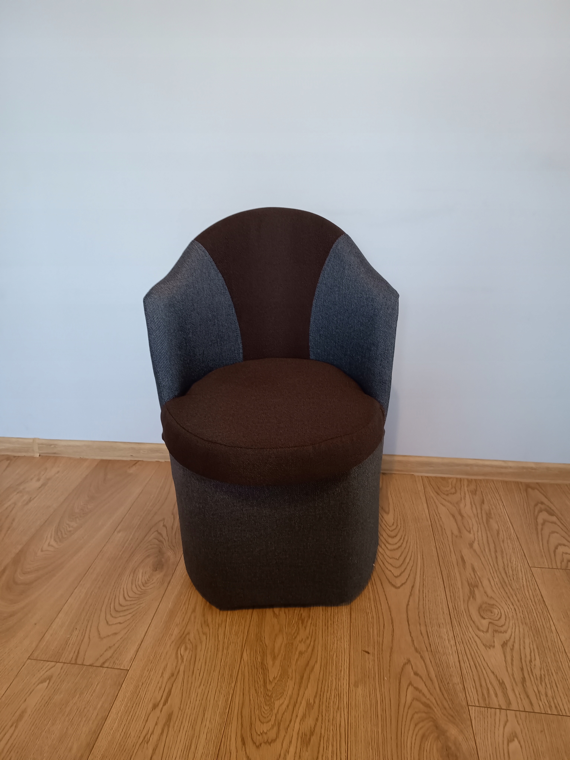 Pufa z oparciem fala 2