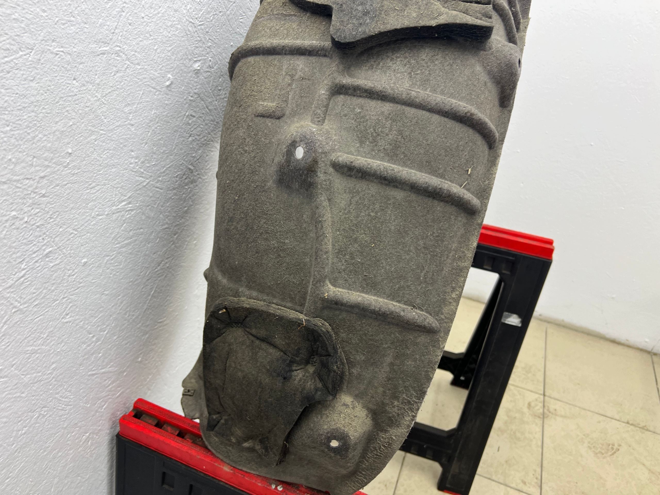 mudguard AUDI A4 B9 KOMBI left rear part 8W0810171G