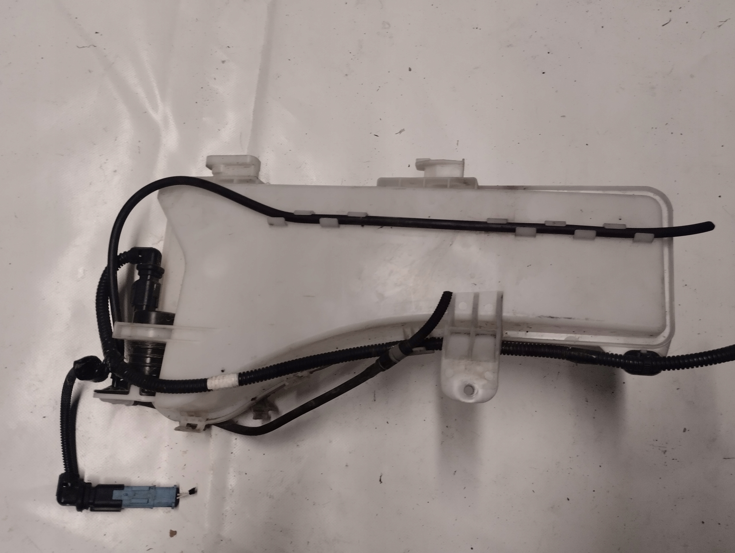 OPEL GRANDLAND X washer fluid tank