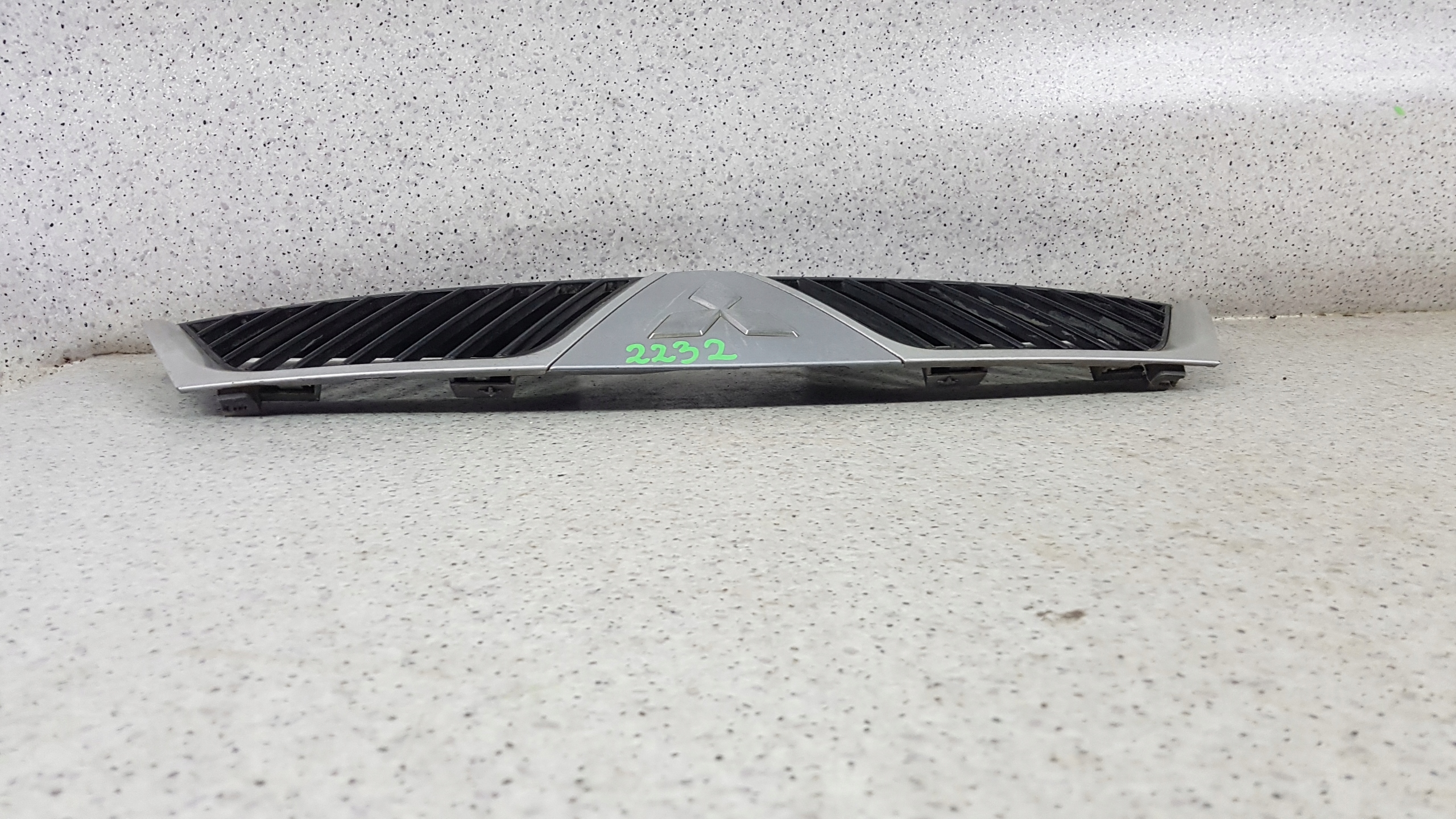 MITSUBISHI OUTLANDER 2 II 2006 - Grill Grill 2232