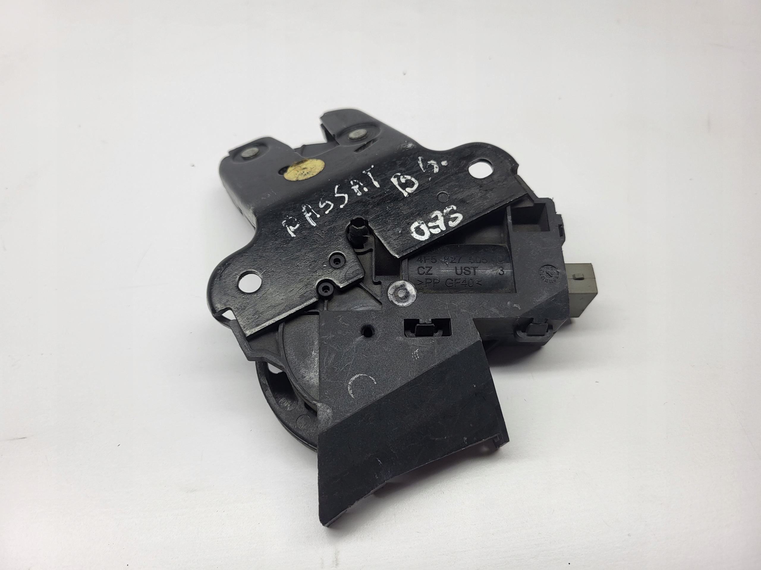Volkswagen PASSAT B6 sedan OE 4F5827505C lock bonnet boot