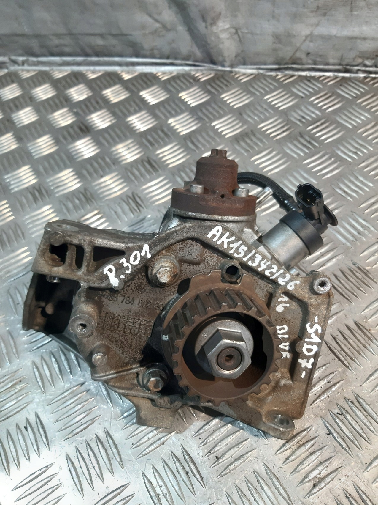 injection pump PEUGEOT 301 1.6HDI