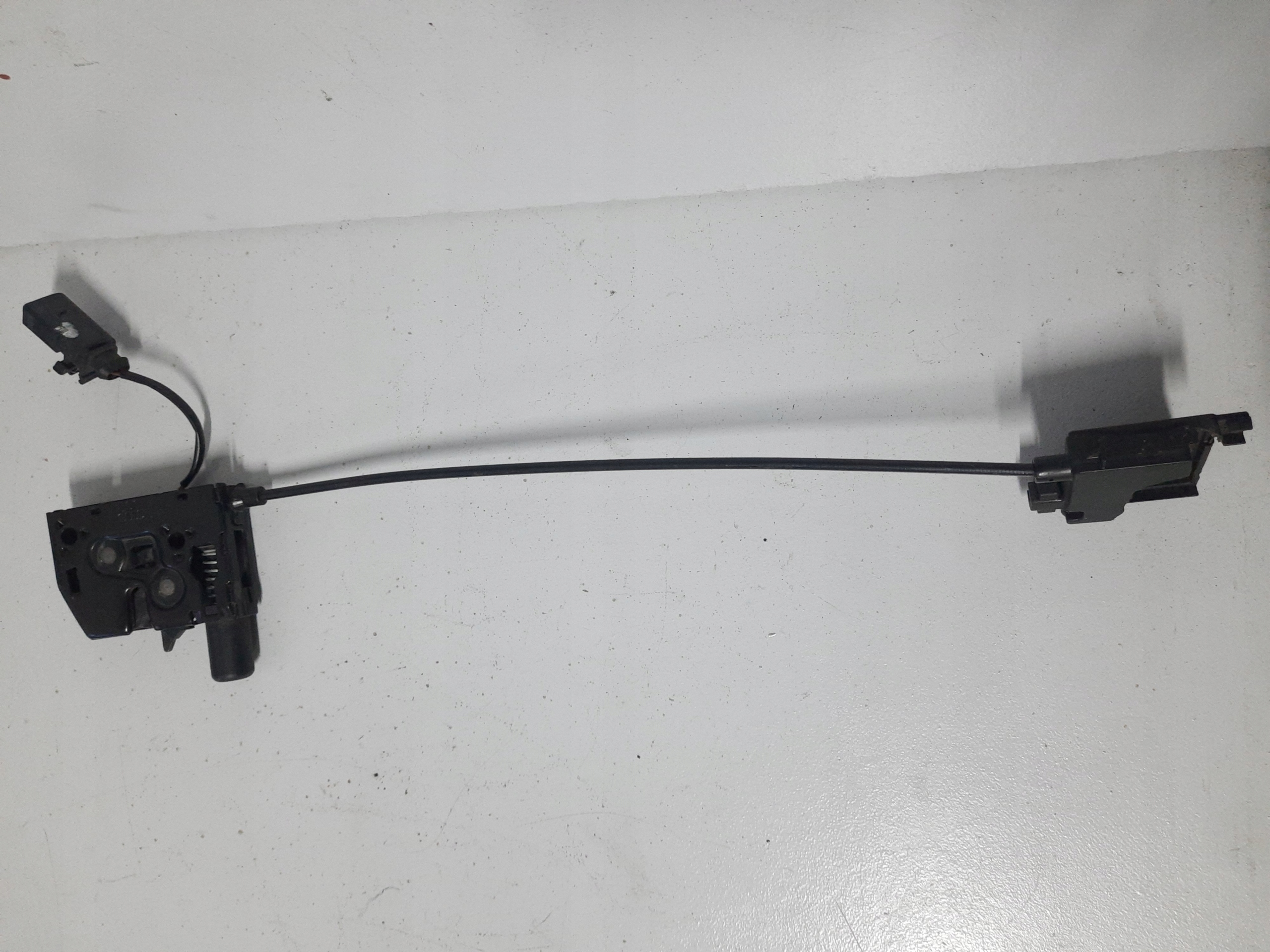 Замок капота передний AUDI Q3 8U0823509