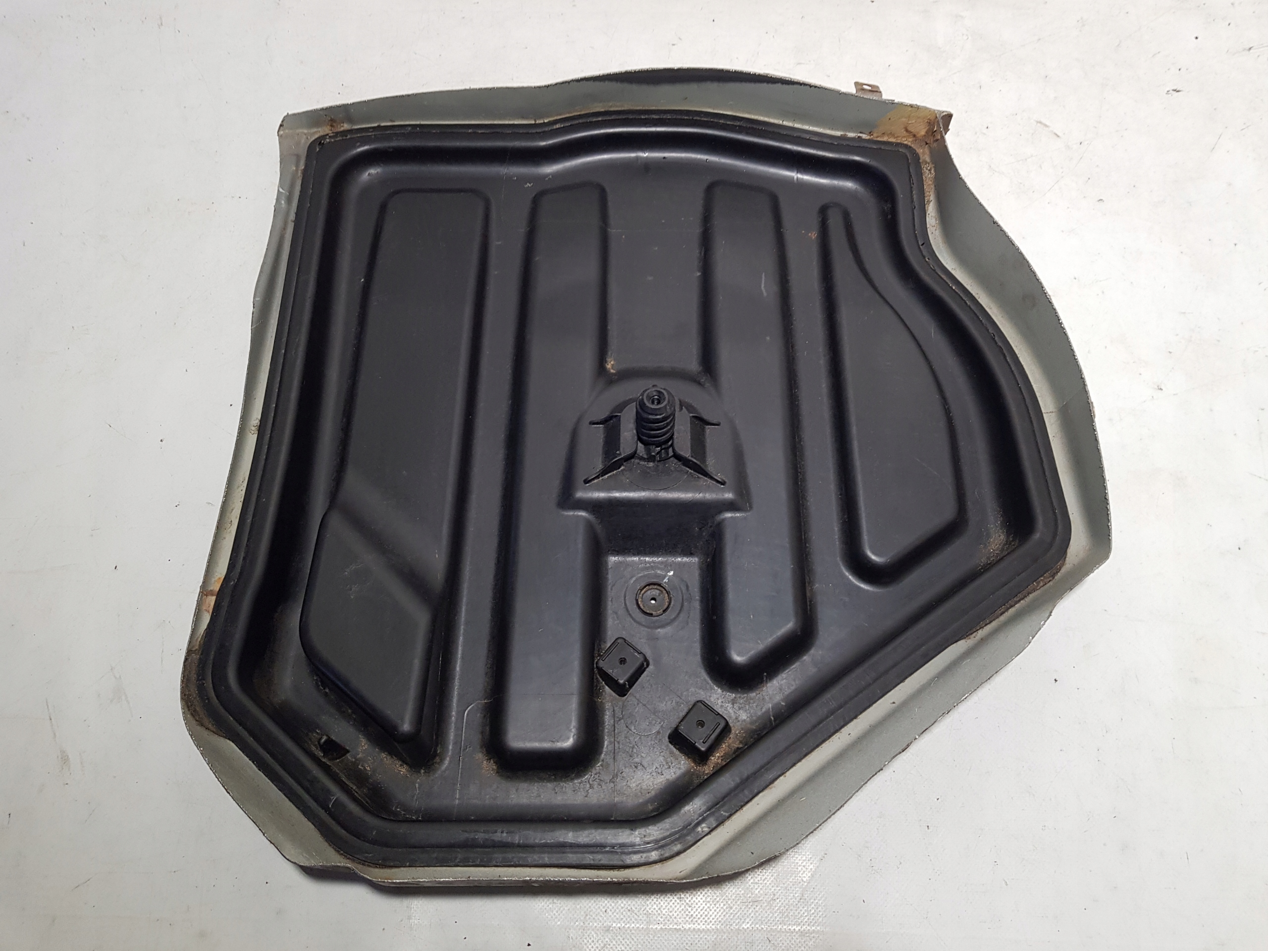 MERCEDES W207 W204 sump floor boot 2046100575