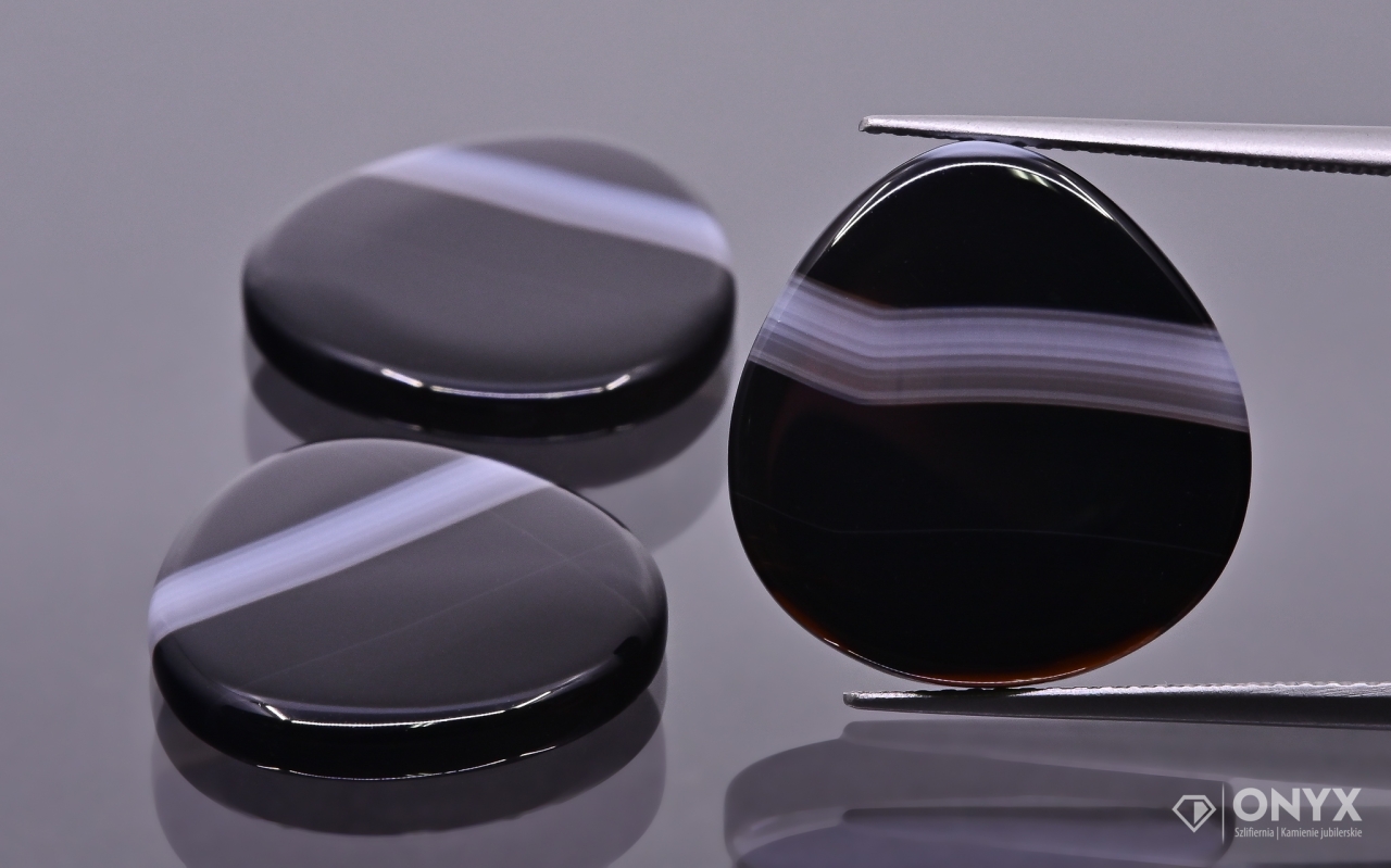 Onyx pruhovaný kabošon Komplet bilion 18x17 mm