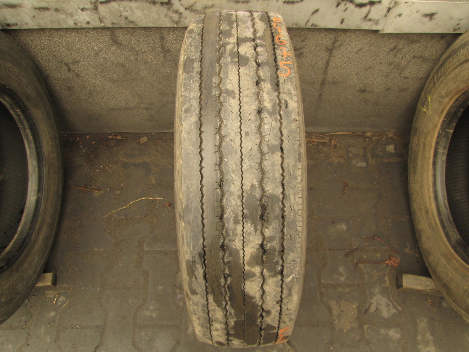 215 / 75R17,5 Uniroyal MONOPLY R2000 передняя