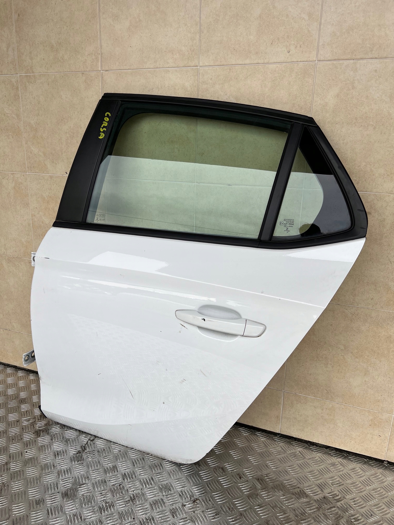 DRZWI LEWE KOMPLETNE OPEL CORSA F Strona zabudowy tył - lewa