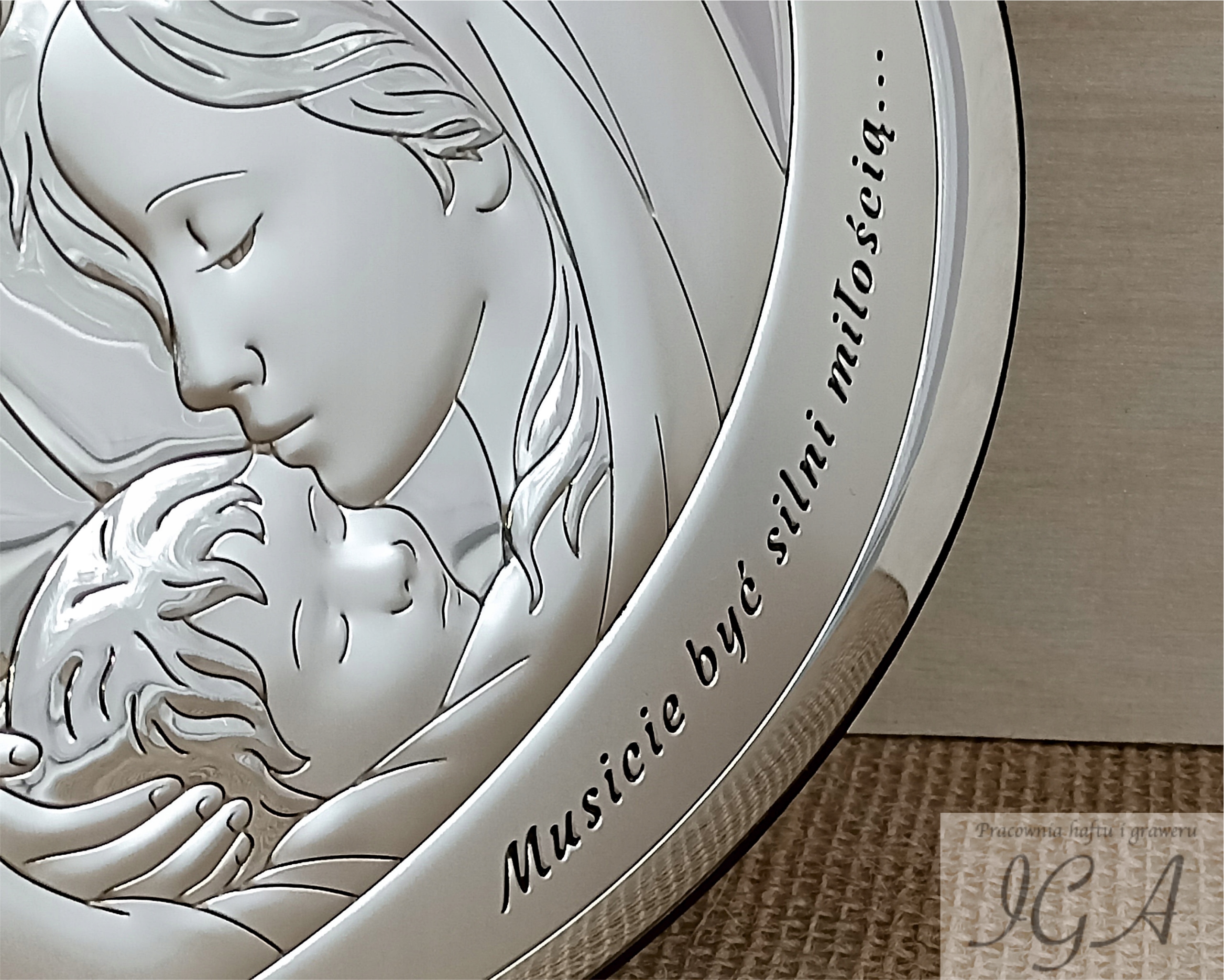 SREBRNY OBRAZ ŚWIĘTA RODZINA PAMIĄTKA ŚLUBU GRAWER Szerokość produktu 20 cm