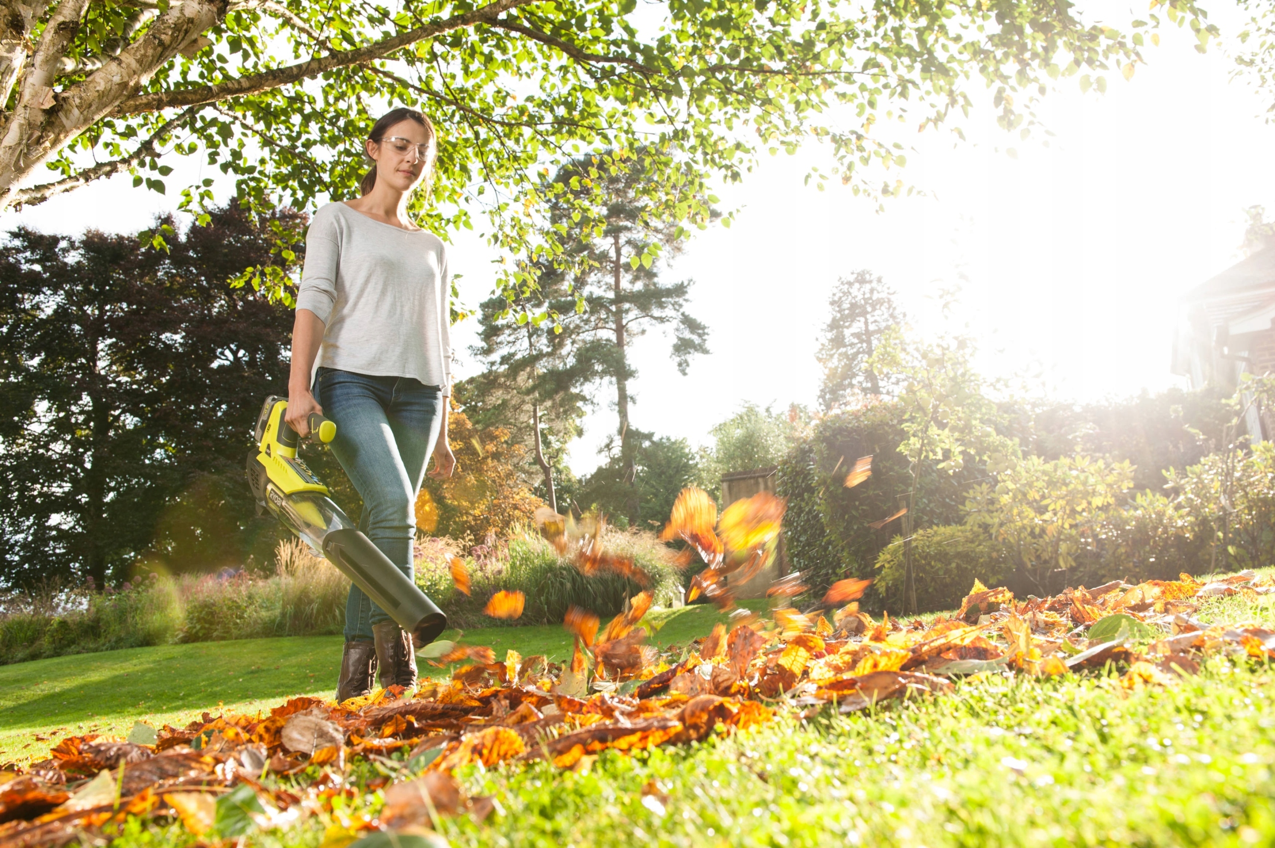 RYOBI DMUCHAWA AKUMULATOROWA 18V OBL18JB + 1,3Ah Prędkość przepływu powietrza 160 km/h