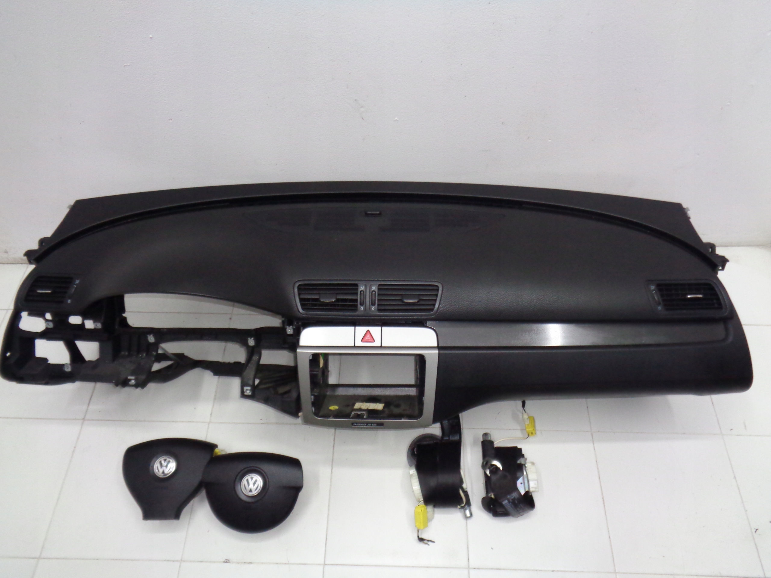 VW PASSAT B6 dashboard console airbags tension belts KOMPLET
