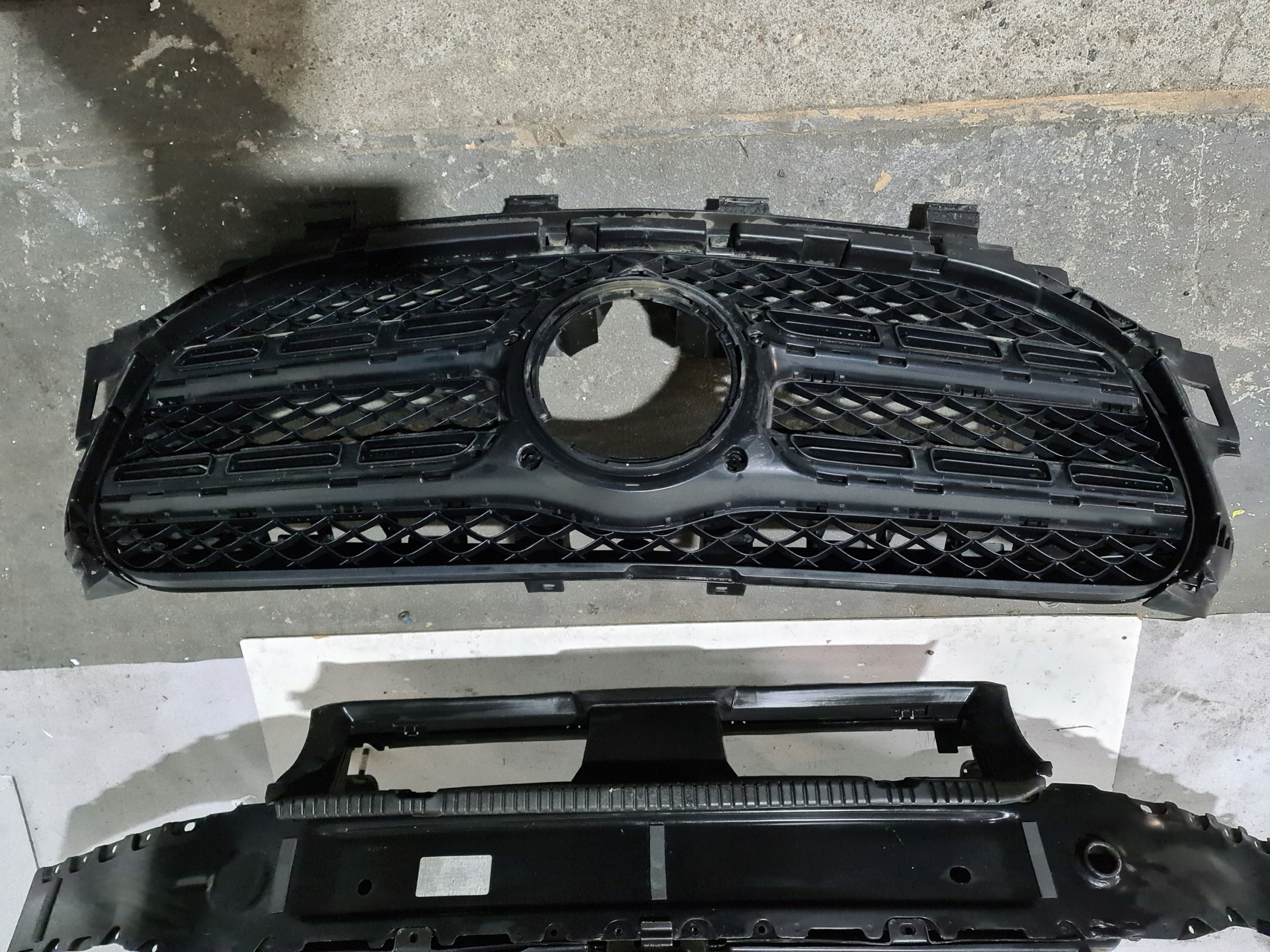 ATRAPA MOCOWANIE PRZEDNIE GRILL MERCEDES GLS X167