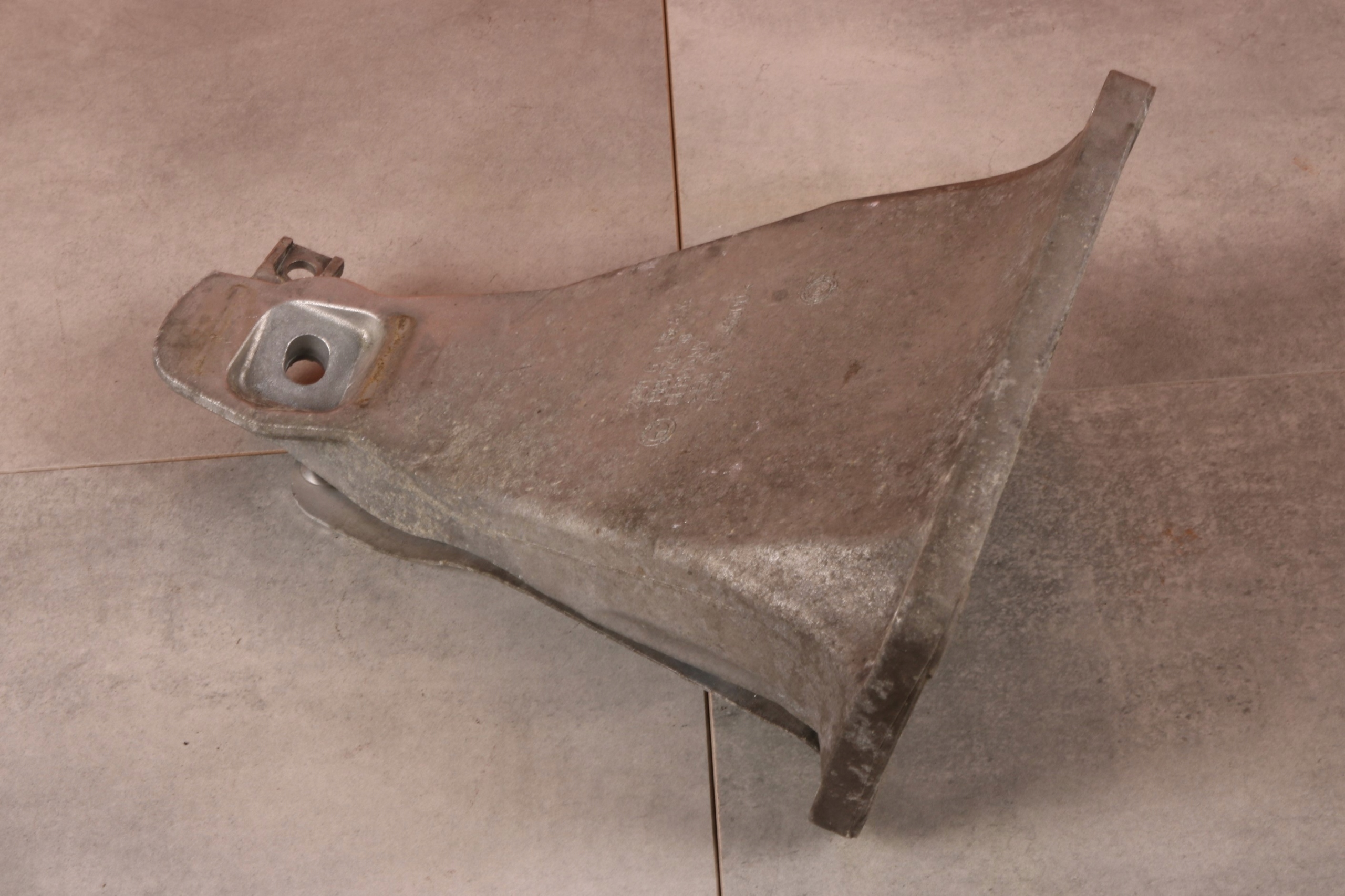 BMW E65 730i E66 730Li M54 Support Support plaque Moteur 6758474 6759545