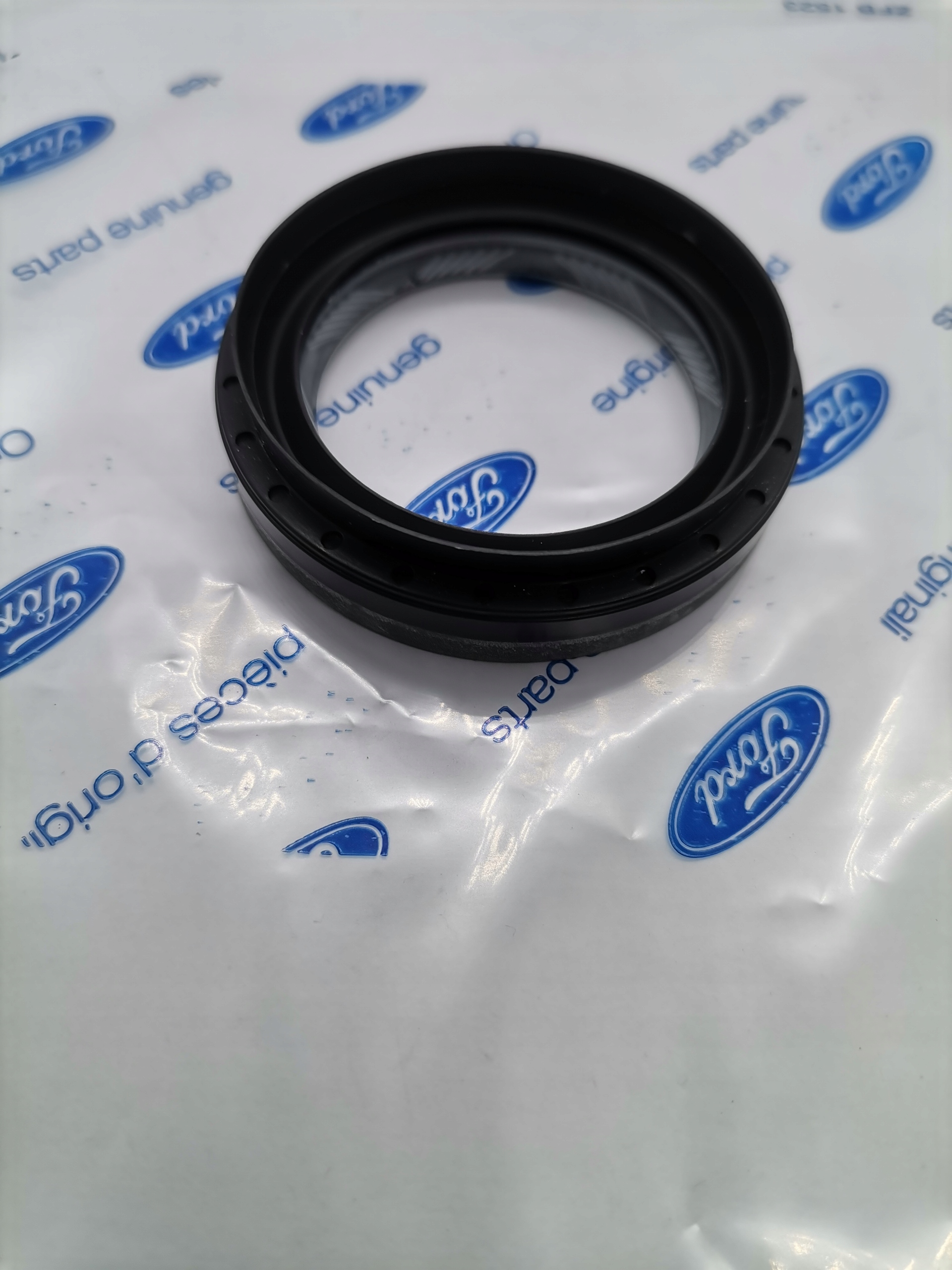 AE8P1177AA - ГЕРМЕТИК САЛЬНИК ПОЛУОСИ АВТОМАТ FORD MONDEO