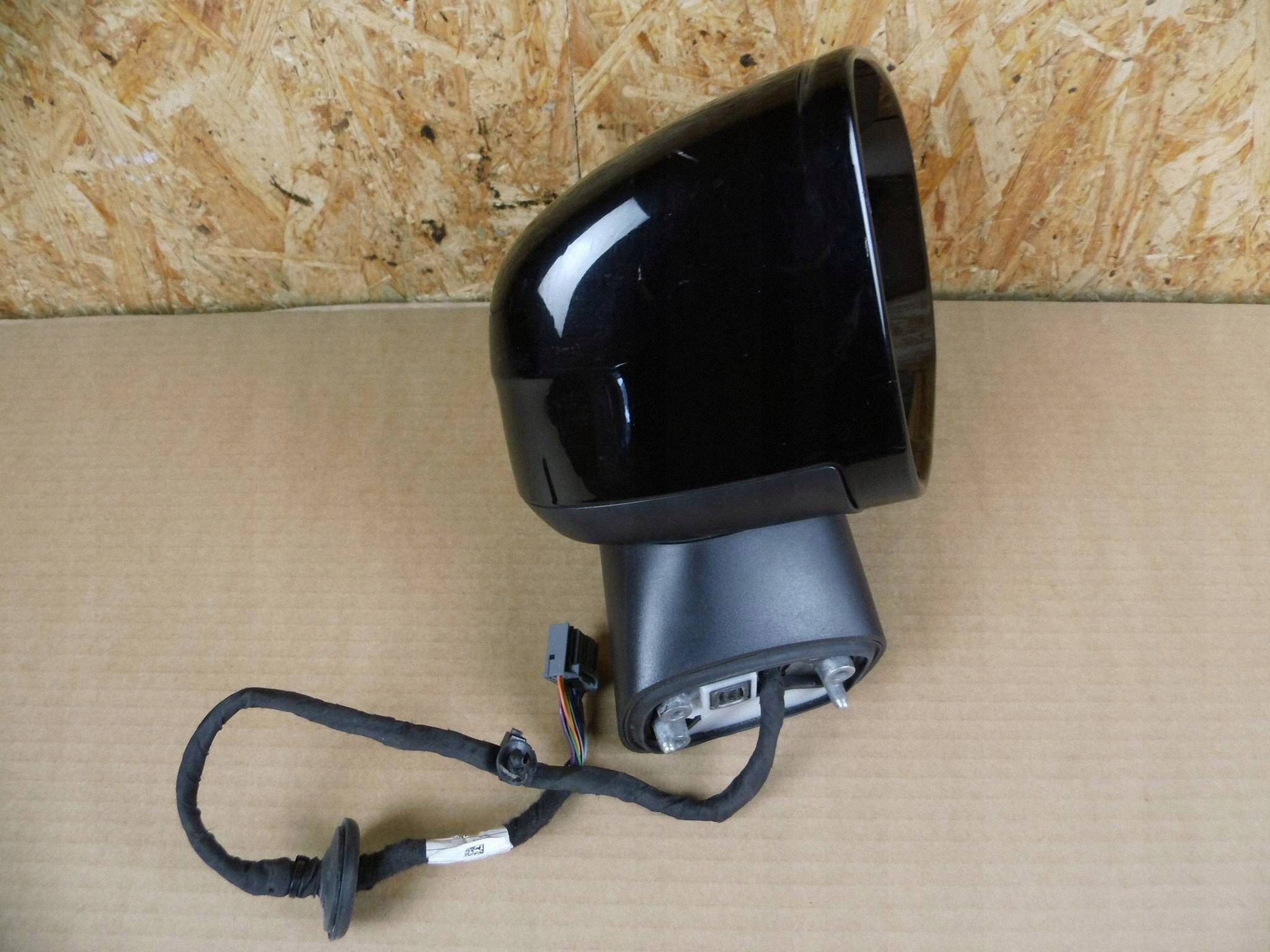 Volvo XC60 2017+ mirror right 14-of cables (vertical)