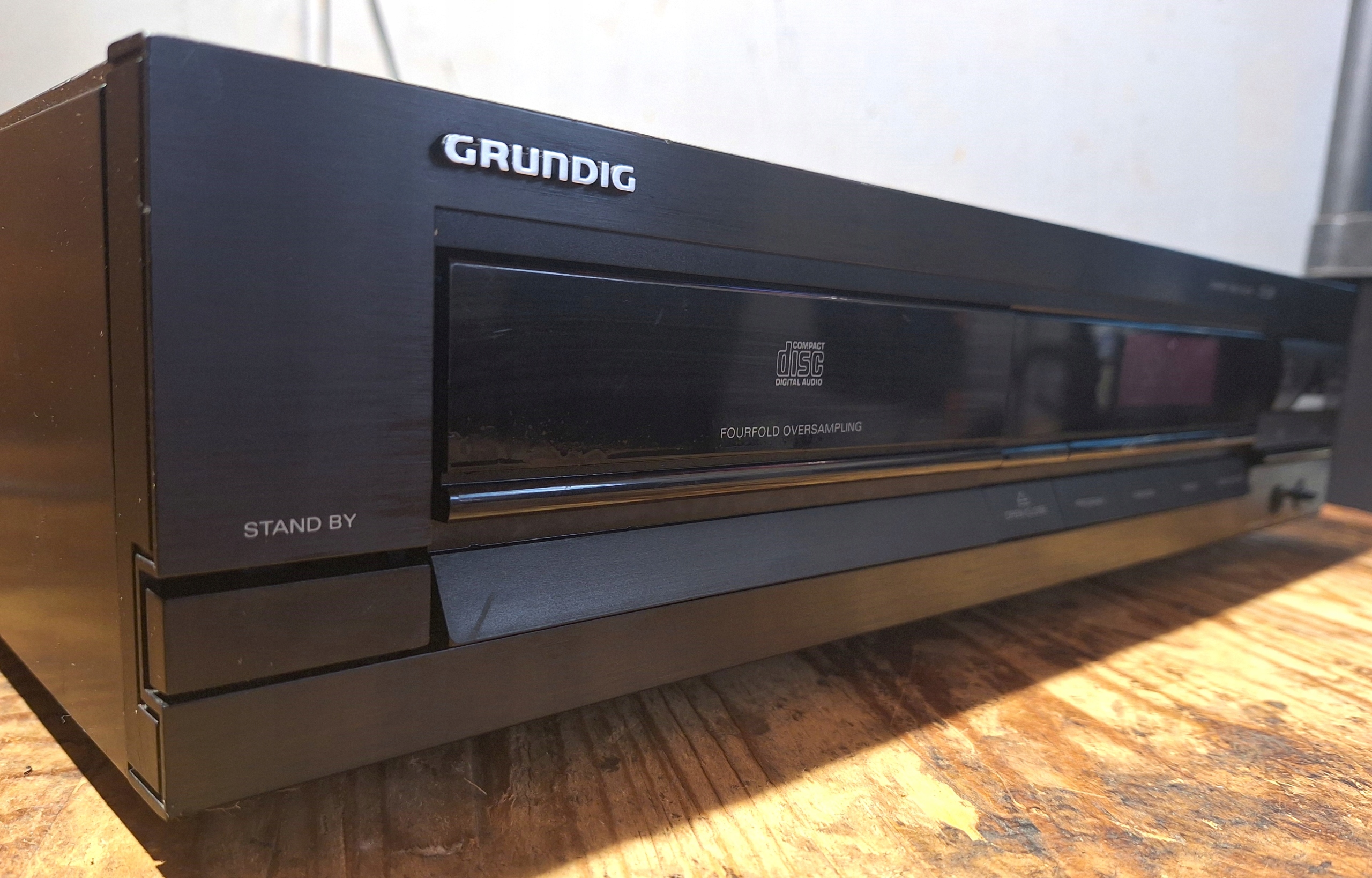 CD-плеер Grundig CD301 черный