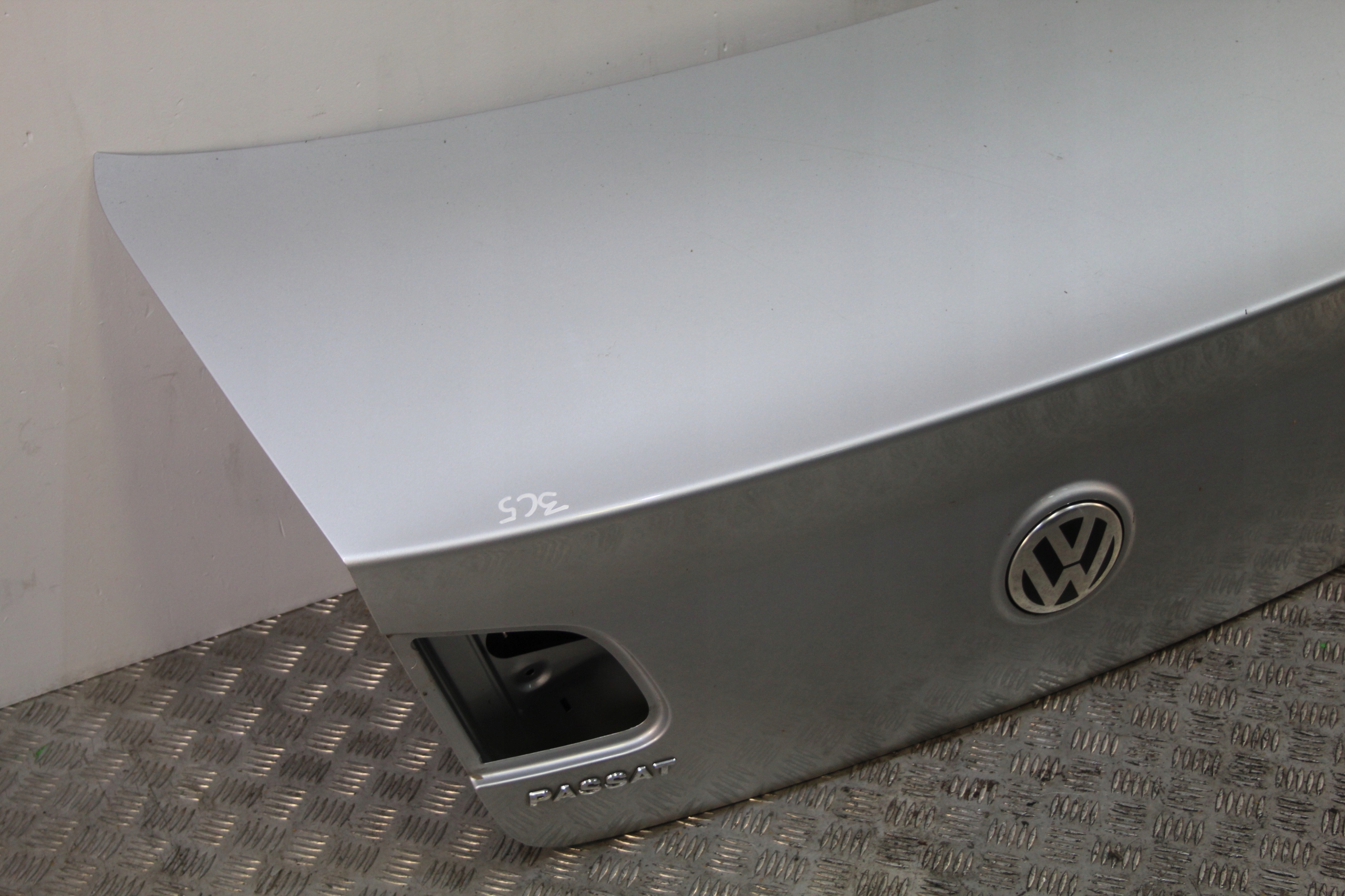 trunk door boot VW PASSAT B6 3C0 sedan