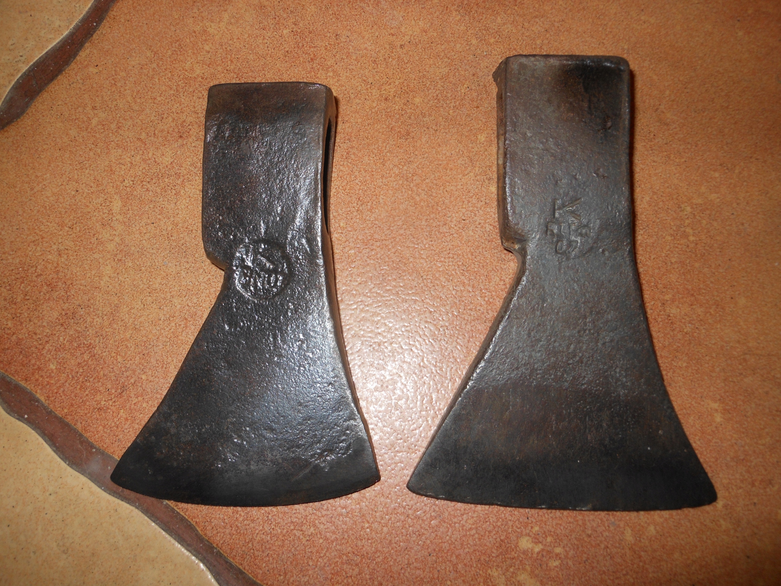 STARA SYGNOWANA SIEKIERA 2 SZTUKI