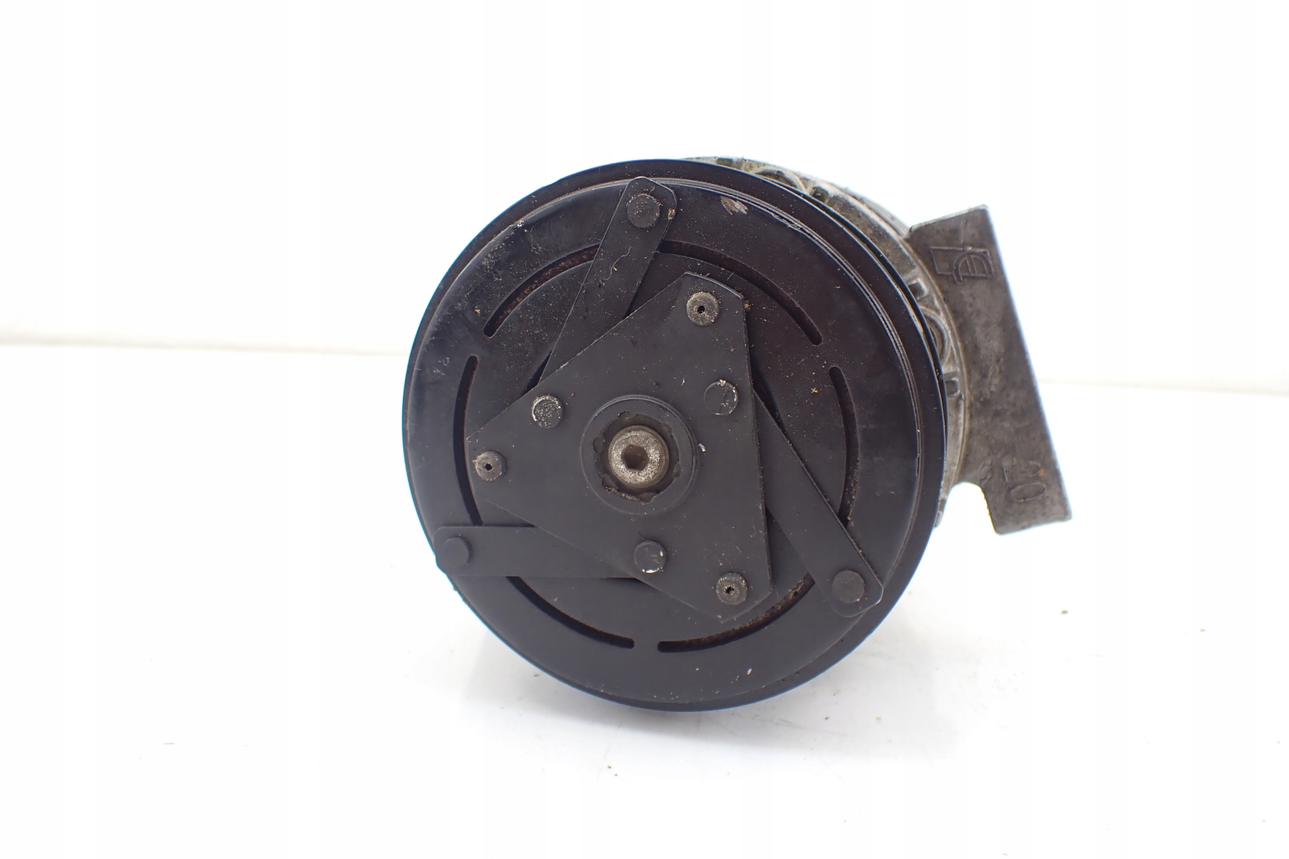 renault TRAFIC III компрессор кондиционера 926001732R