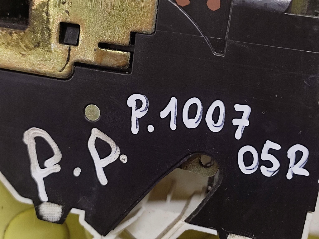 PEUGEOT 1007 lock door right front