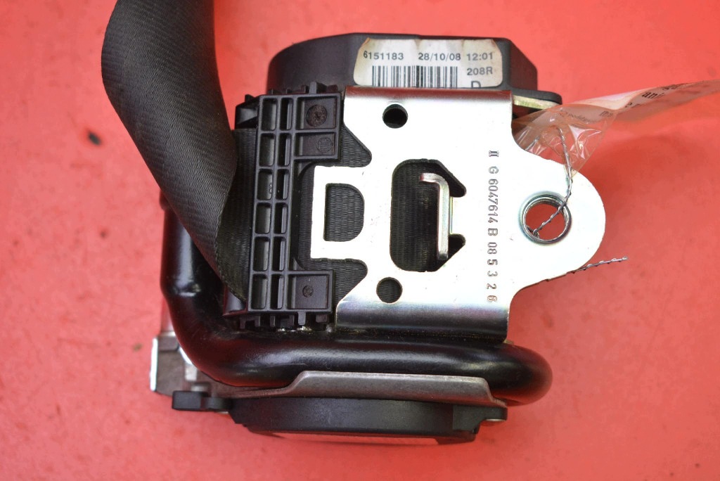 Gurten Sicherheits rechts vorne Spanner 1K8857706 VW SCIROCCO 3 III 08-14