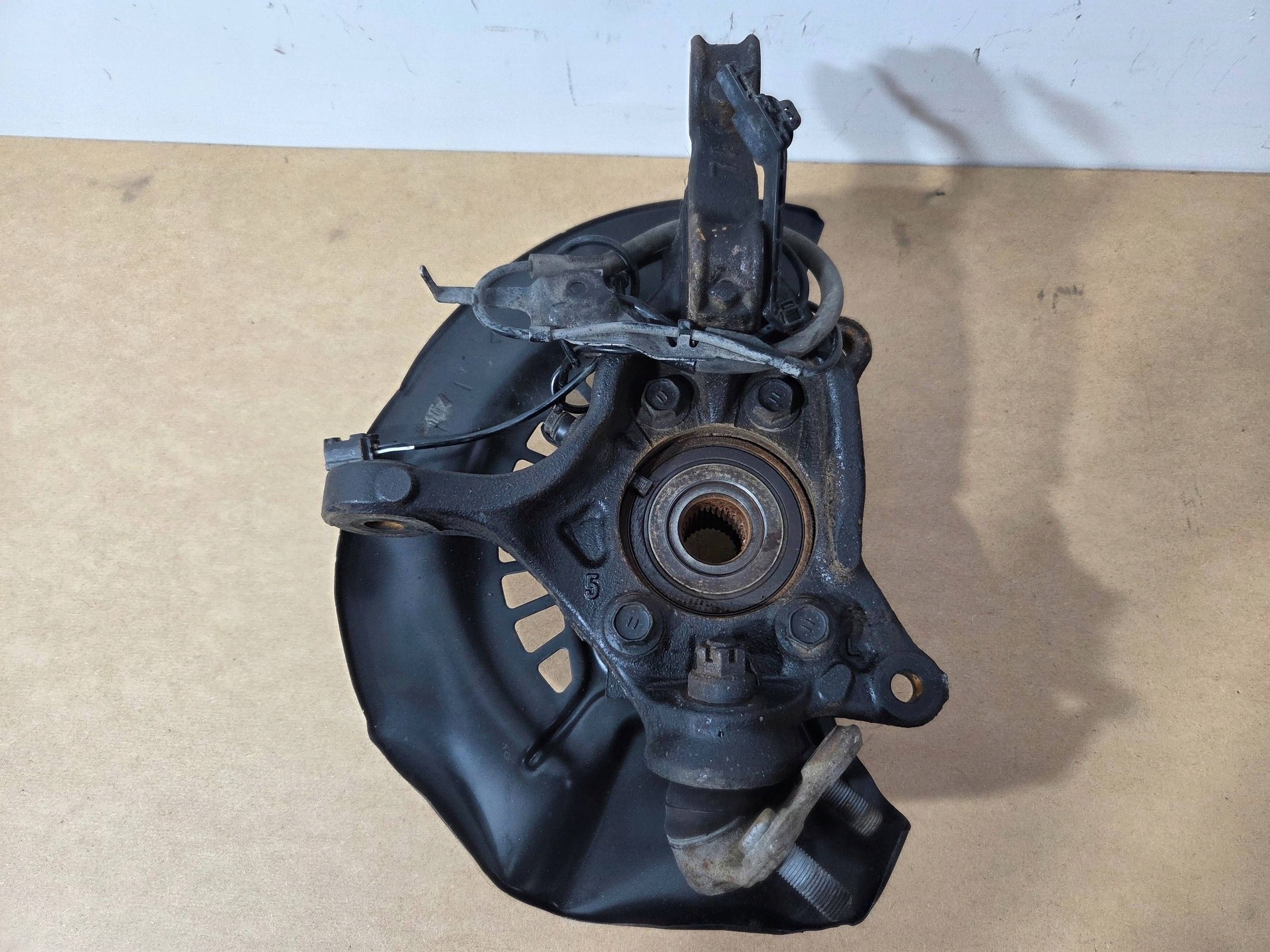 Toyota RAV 4 V (XA50) 2,5 H swing front left (Z768)