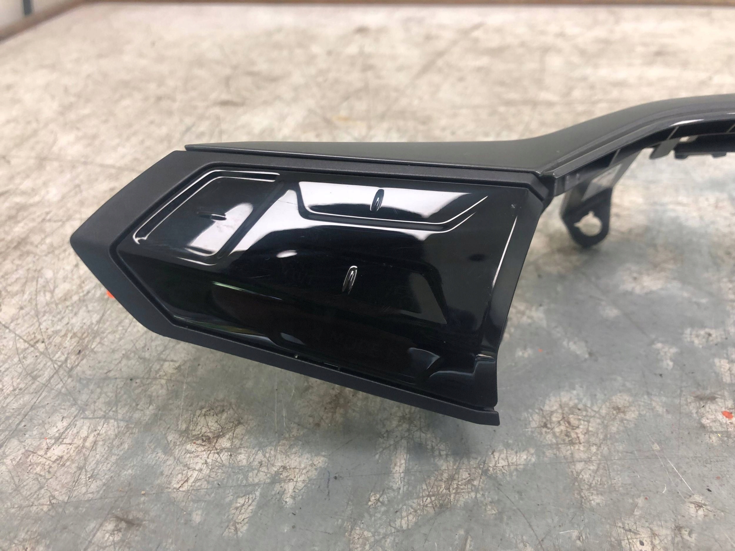 MULTIFUNKCJA DOTYKOWA Volant CUPRA BORN 10E959442C