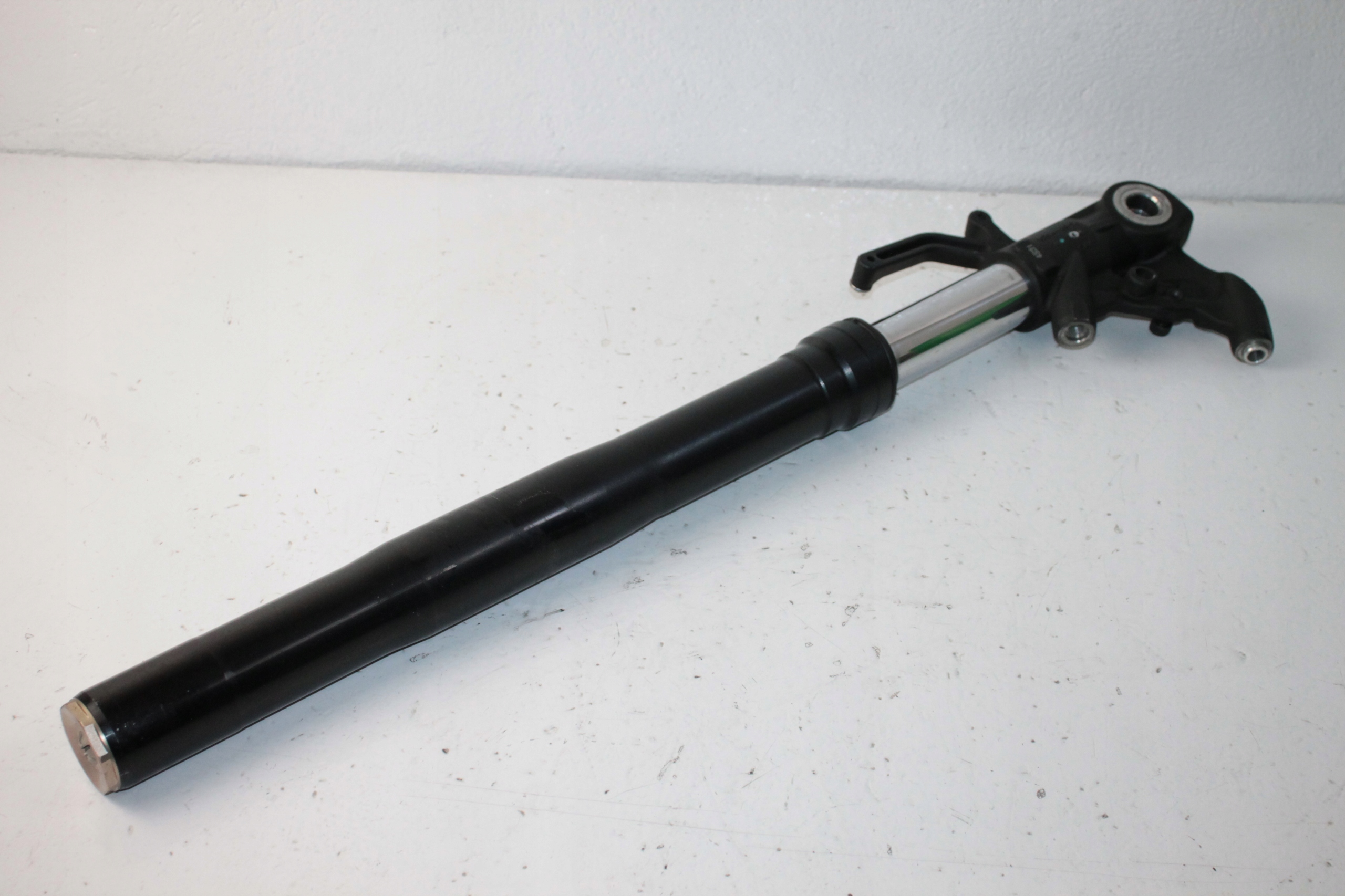 104 - Kawasaki Z1000 12-19 амортизатор LAGA