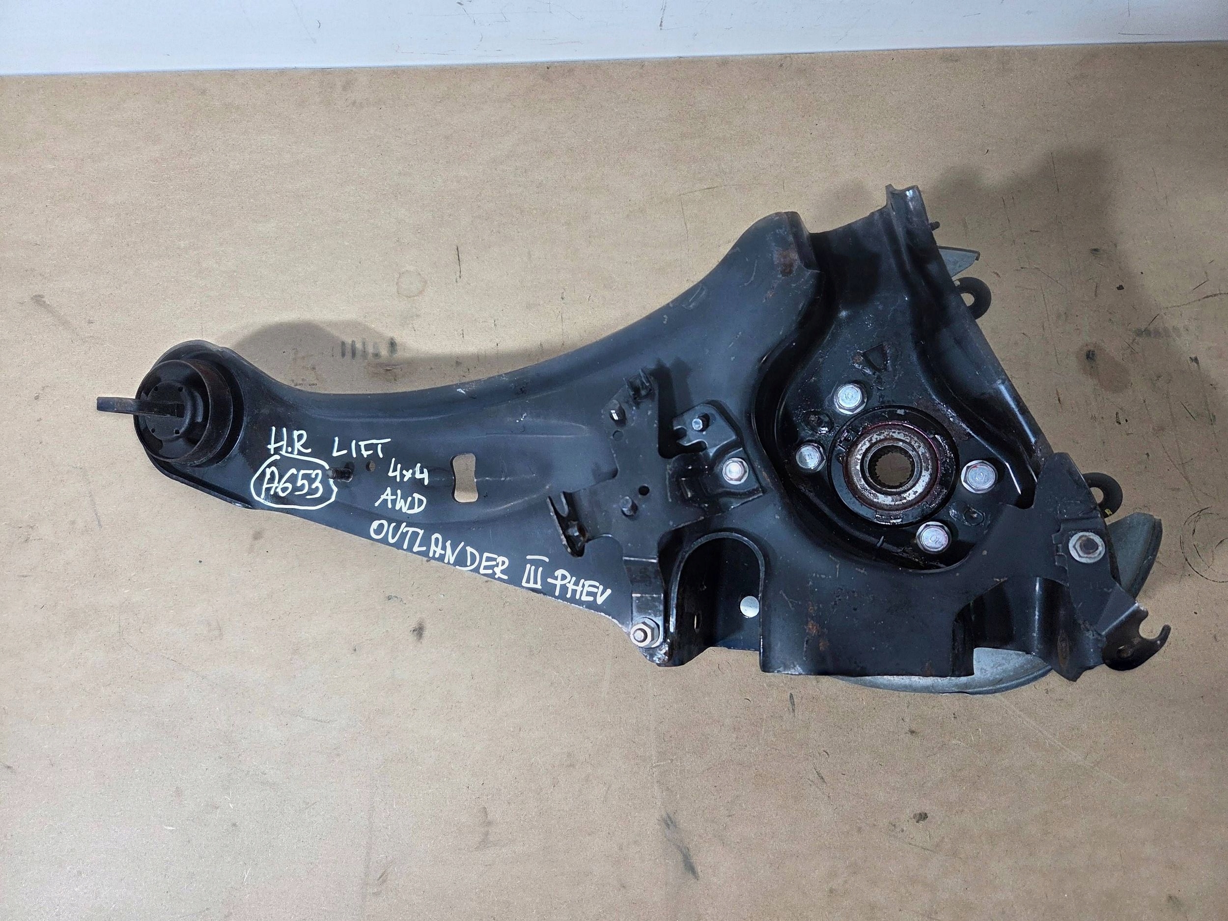 Mitsubishi Outlander III AWD 2,4 PHEV swing rear right (A653)