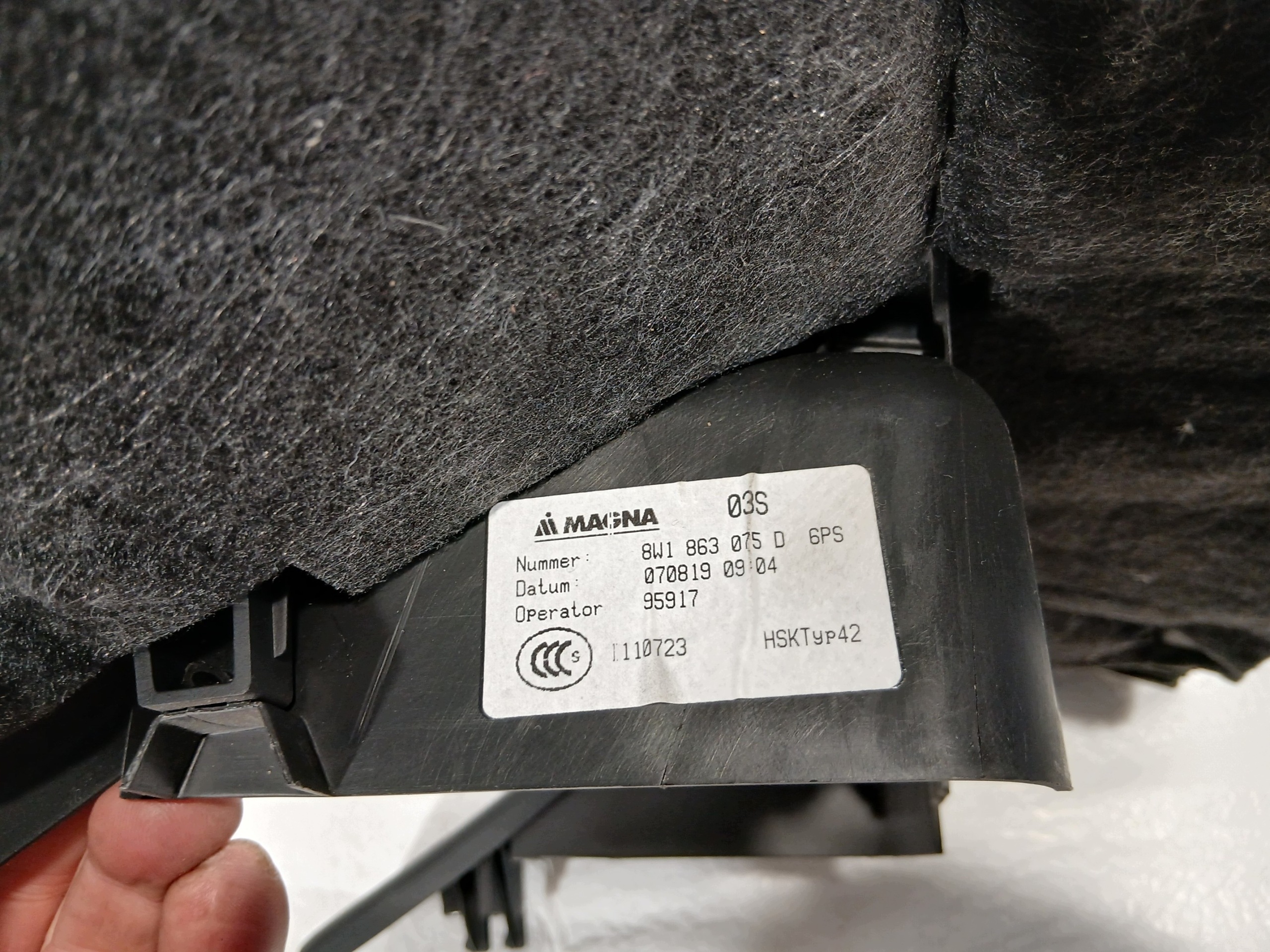 AUDI A4 B9 LIFT fedél DOLNA DESKI táblák 8W1863075D