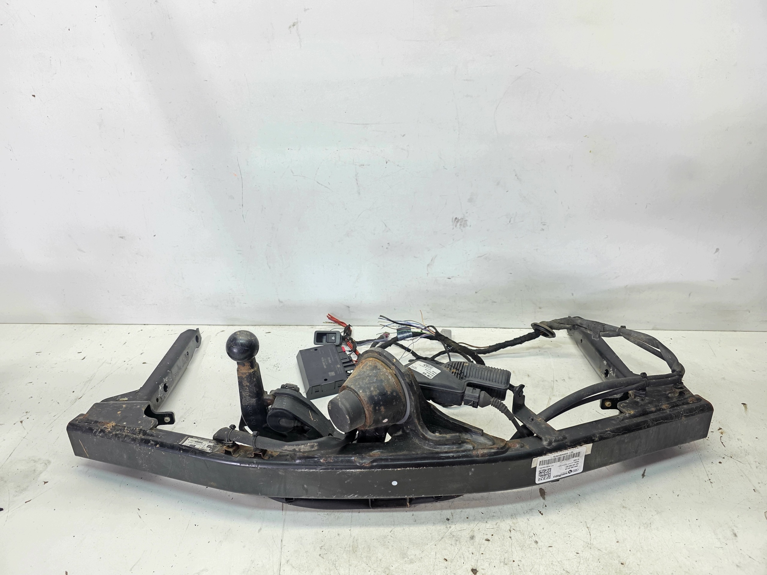 tow SKLADANY WESTFAILA + module AUDI A4 B9 8W0800491M KOMPLET