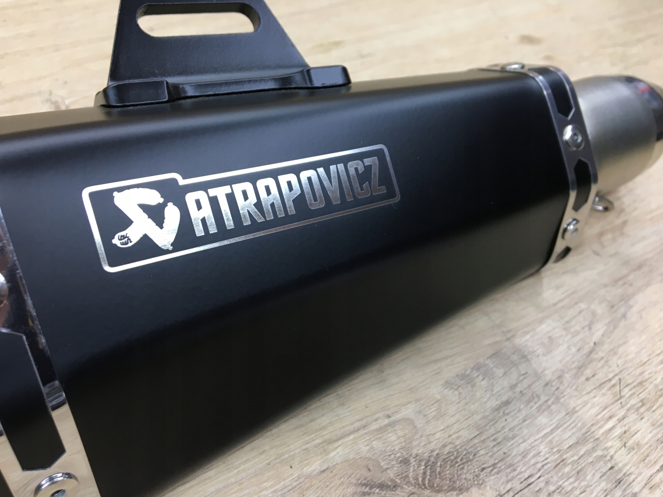 WYDECH TLUMIK KONCOWKA TUNING ATRAPOVIC MAT CZARNY Length 470 mm