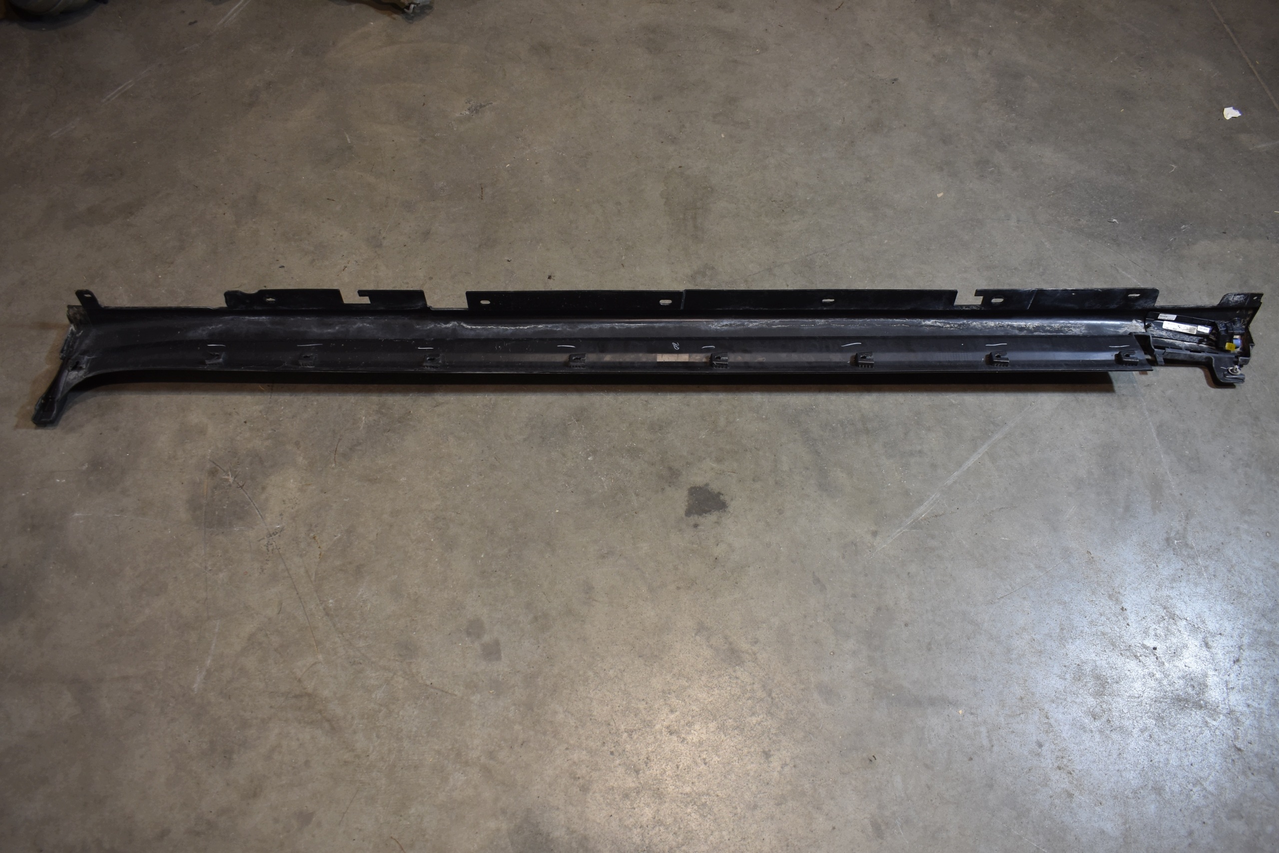 IDEALNA moulding threshold right + LED BMW X3 G01 1