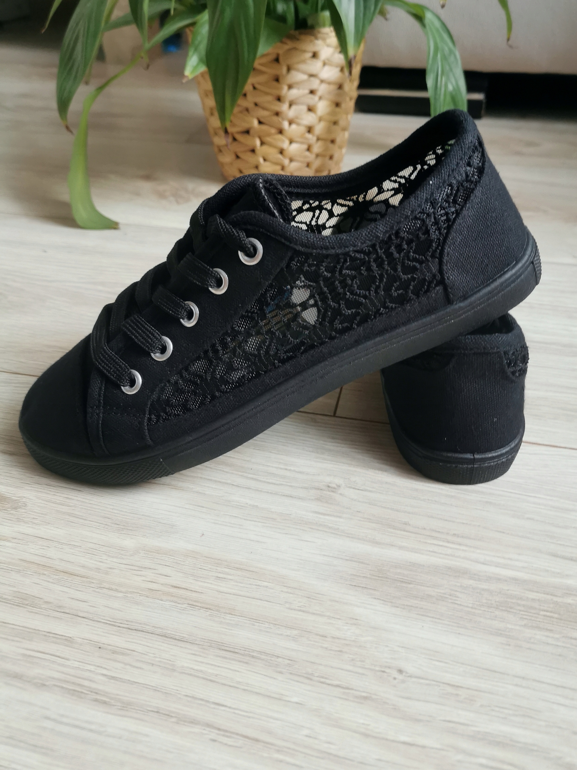 CZARNE KORONKOWE TENISÓWKI DAMSKIE 40 Marka inna