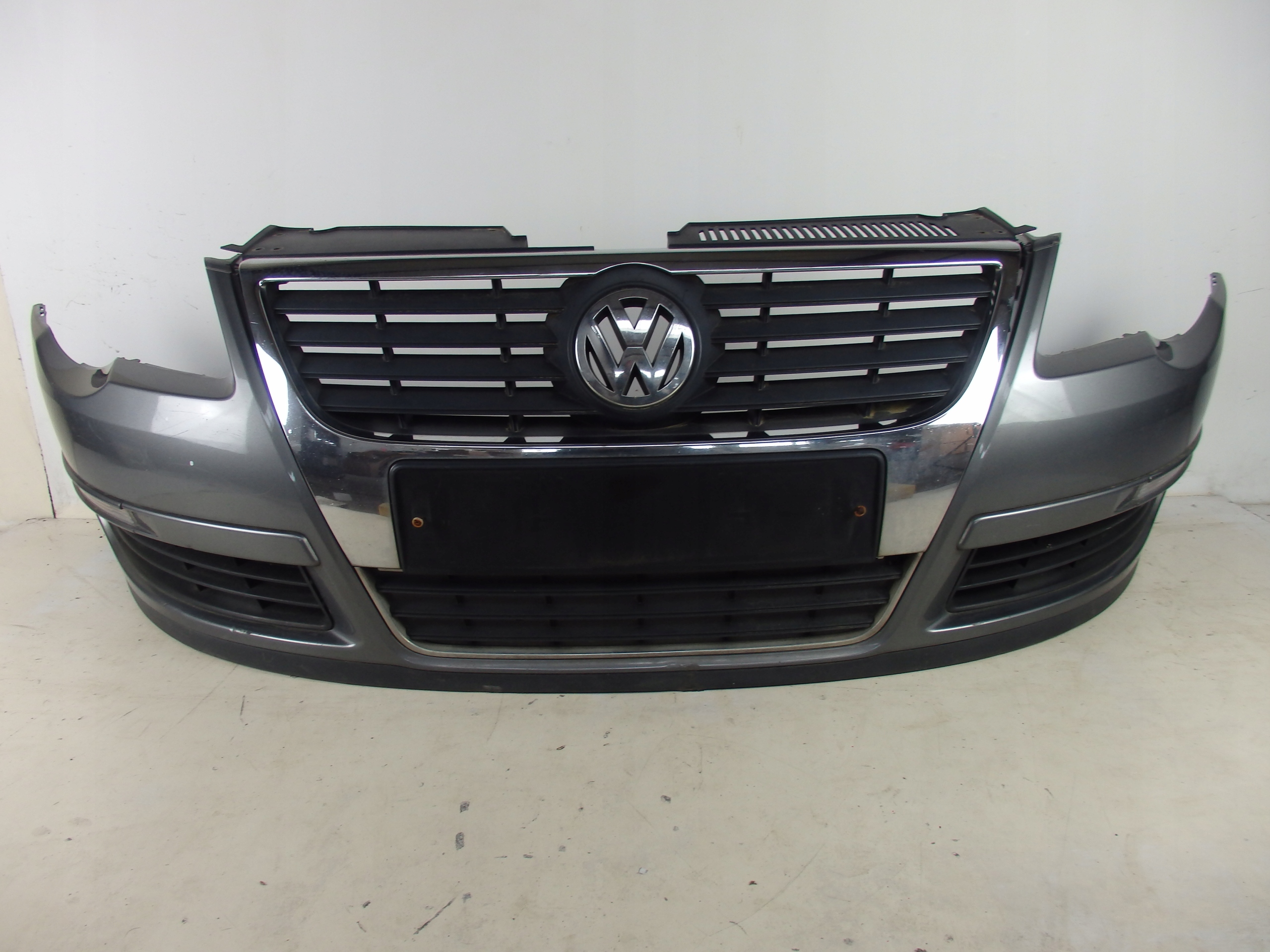 ZDERZAK PRZEDNI PRZOD VOLKSWAGEN PASSAT B6 05r