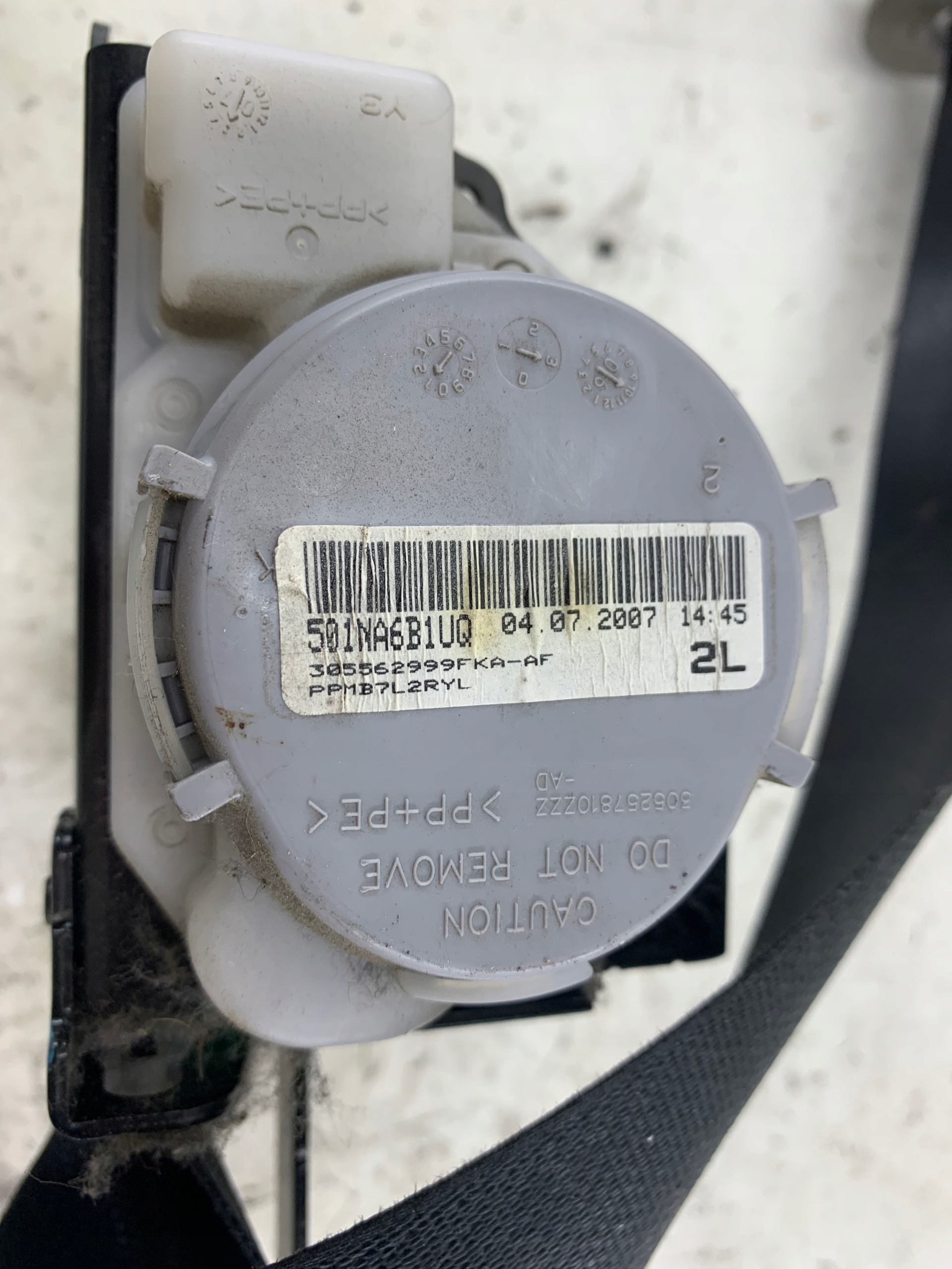 TOYOTA YARIS II tension belt safety left front