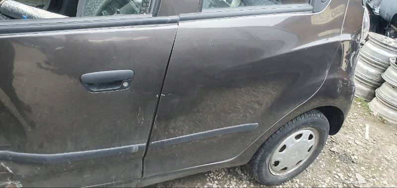 CHEVROLET SPARK M300 10- DRZWI TYL LEWE GJU Kolor brązowy
