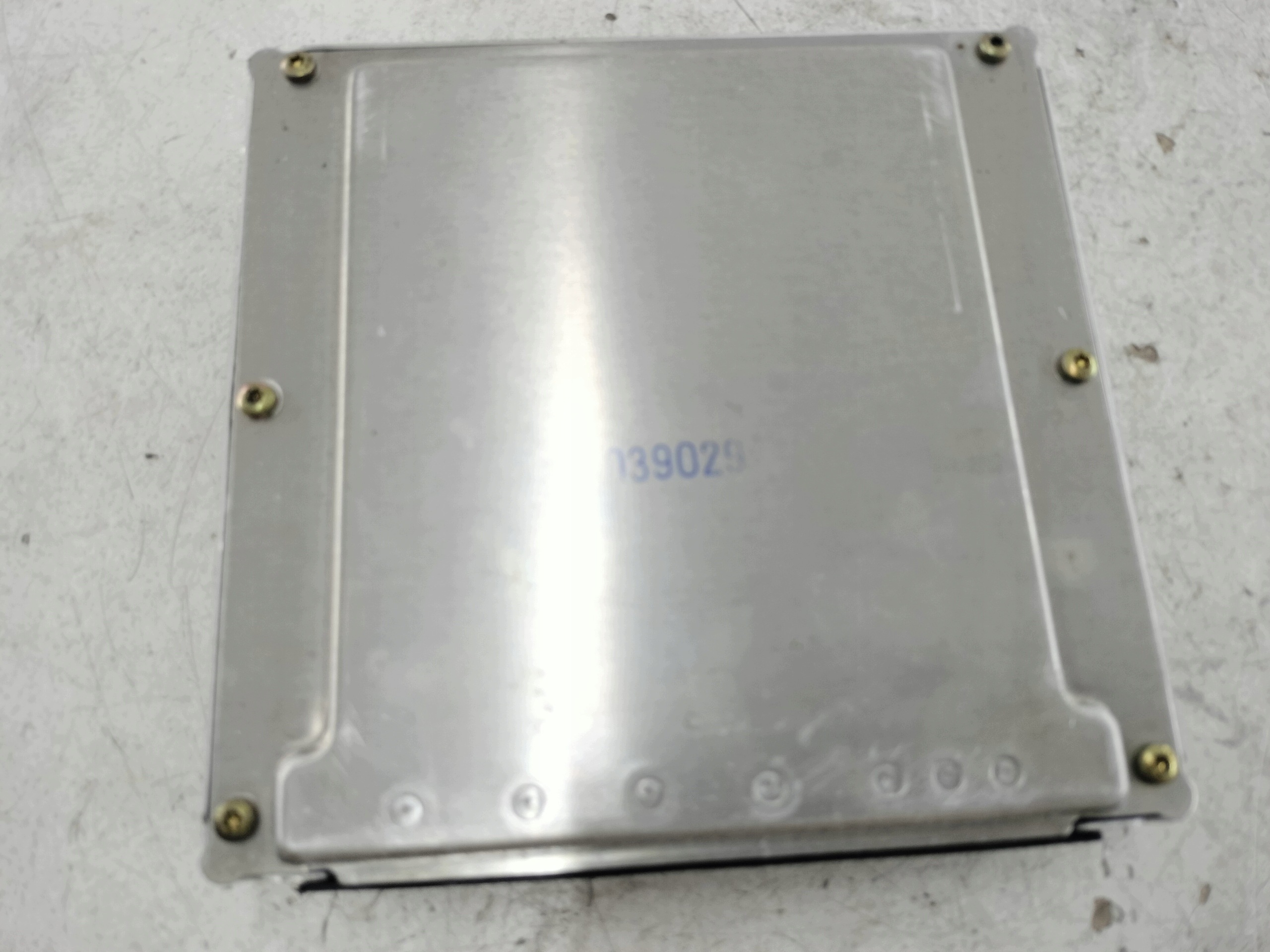 computer control unit of the engine 0281010039 A0275459632 MERCEDES W168