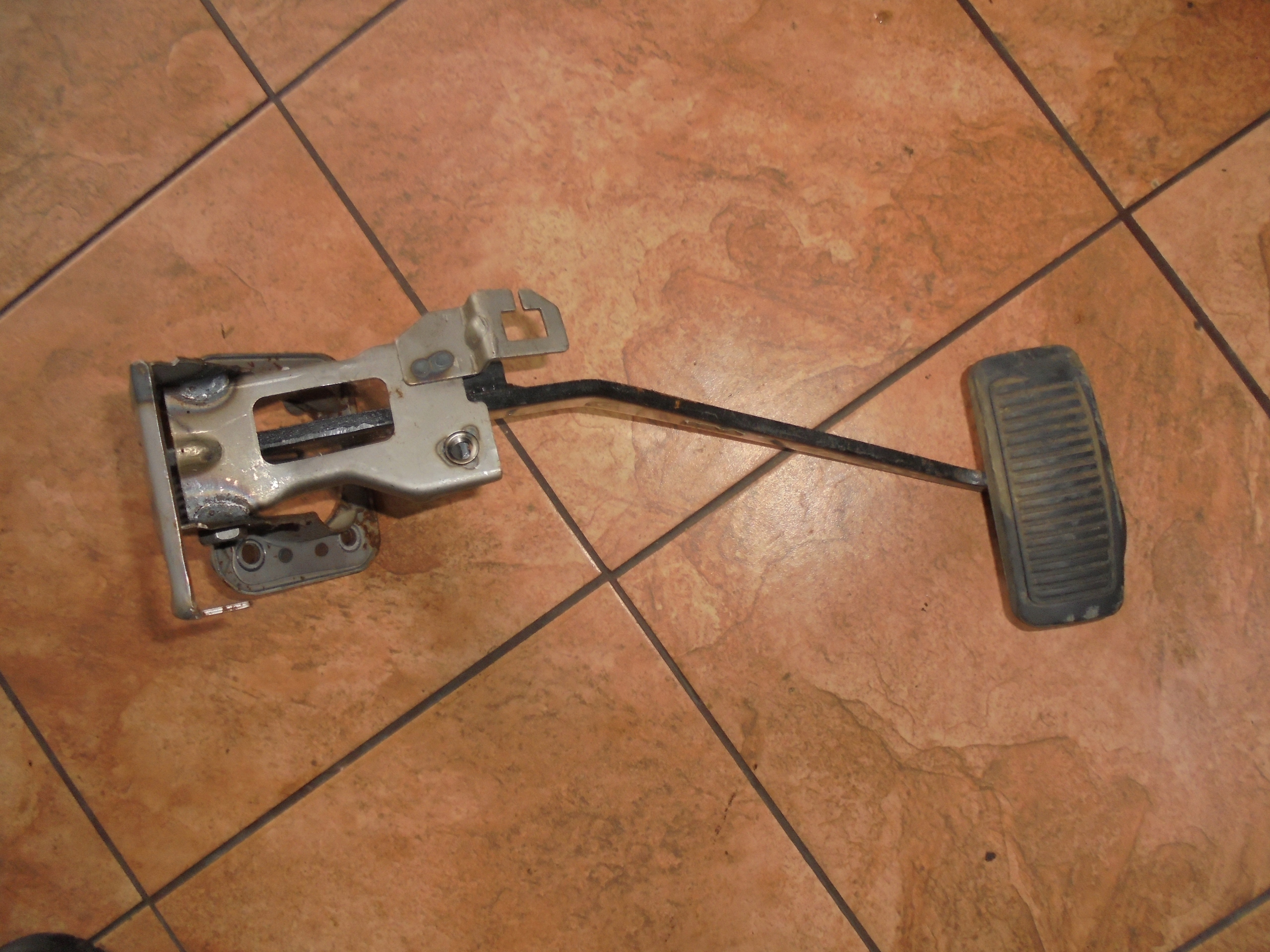 KIA SORENTO 2.5D 05' PEDAŁ HAMULCA