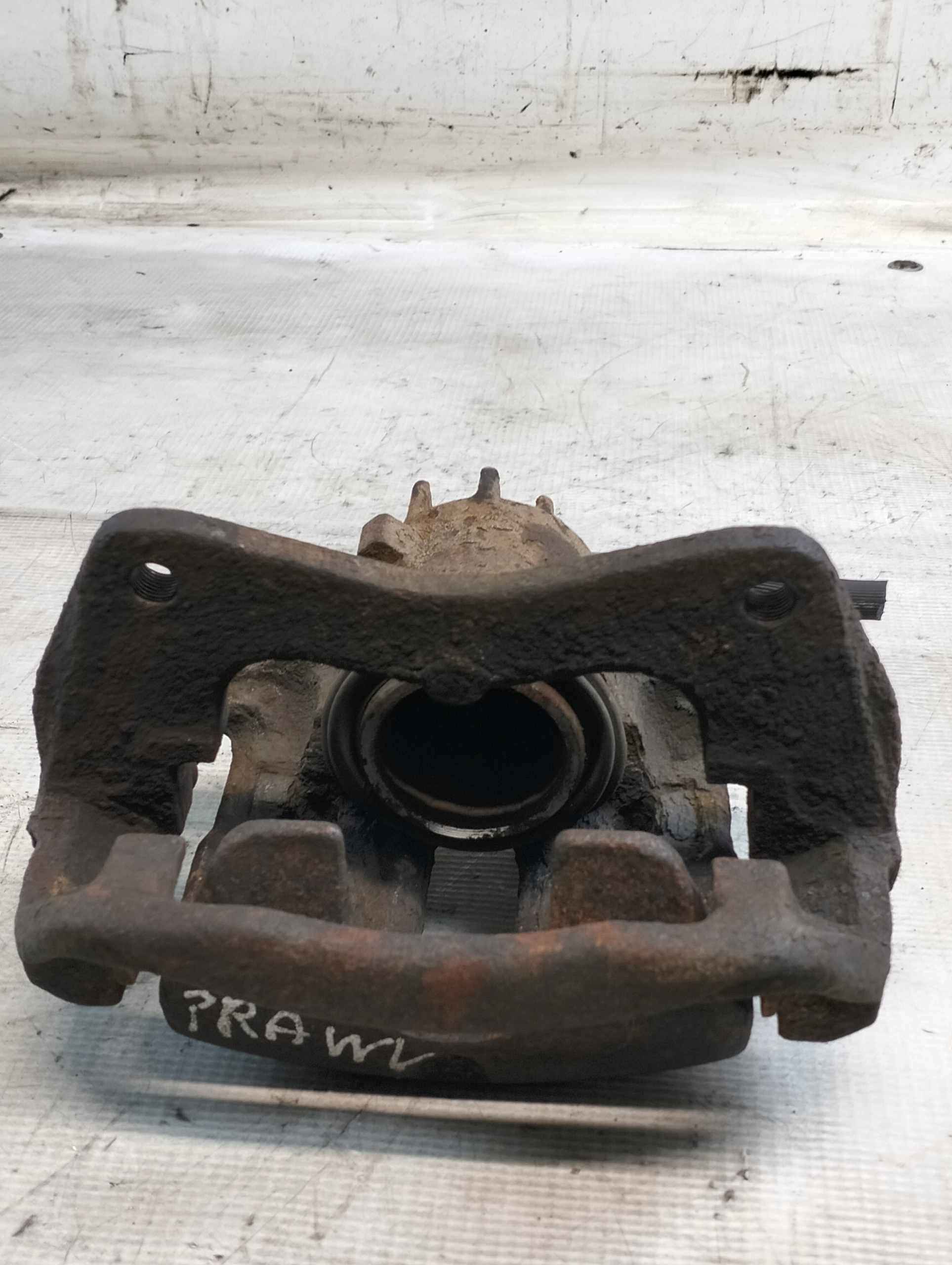 VOLVO V40 1.8 77KW 1999r caliper right front