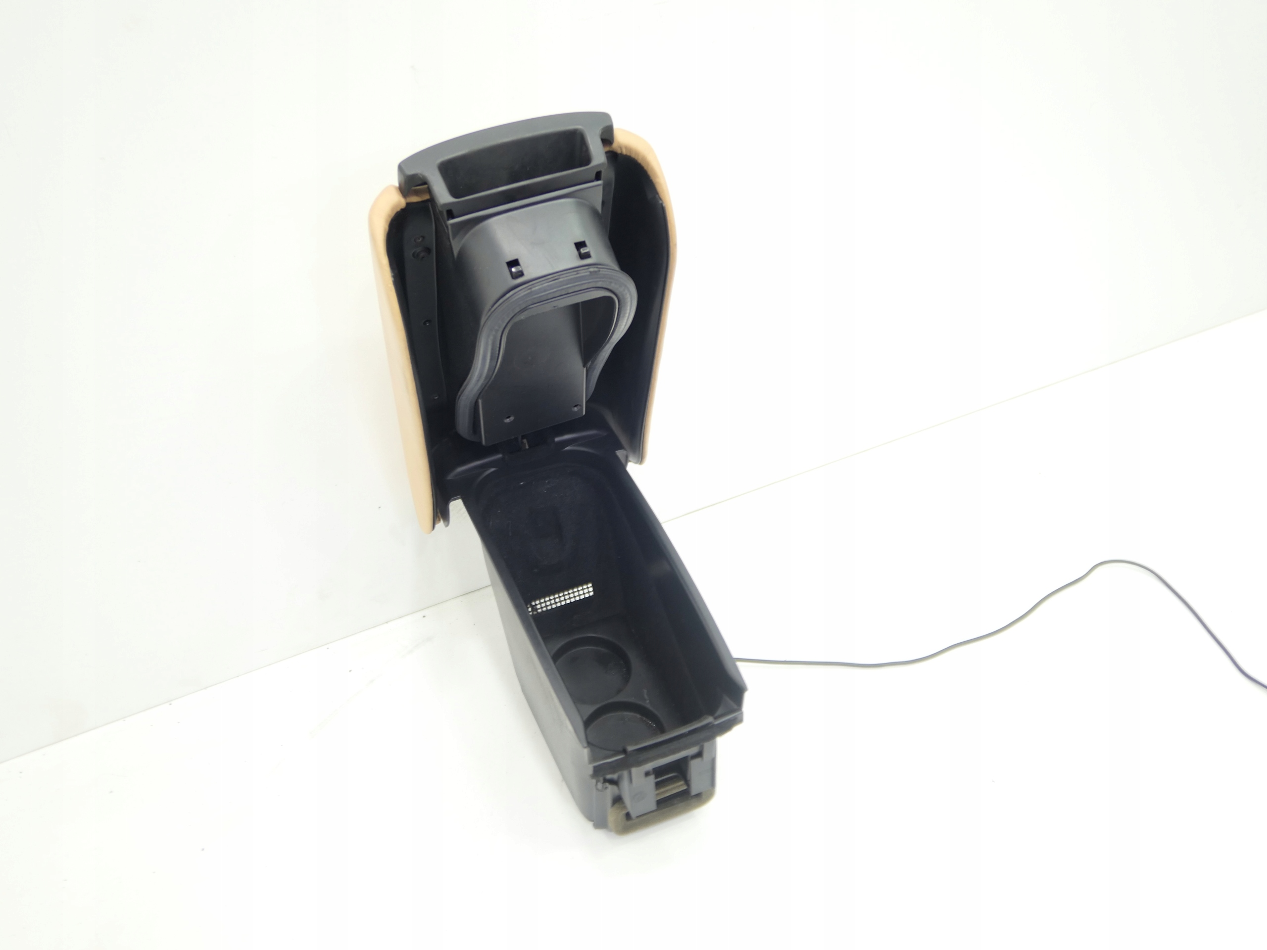 подлокотник перед бардачок MASERATI QUATTROPORTE V